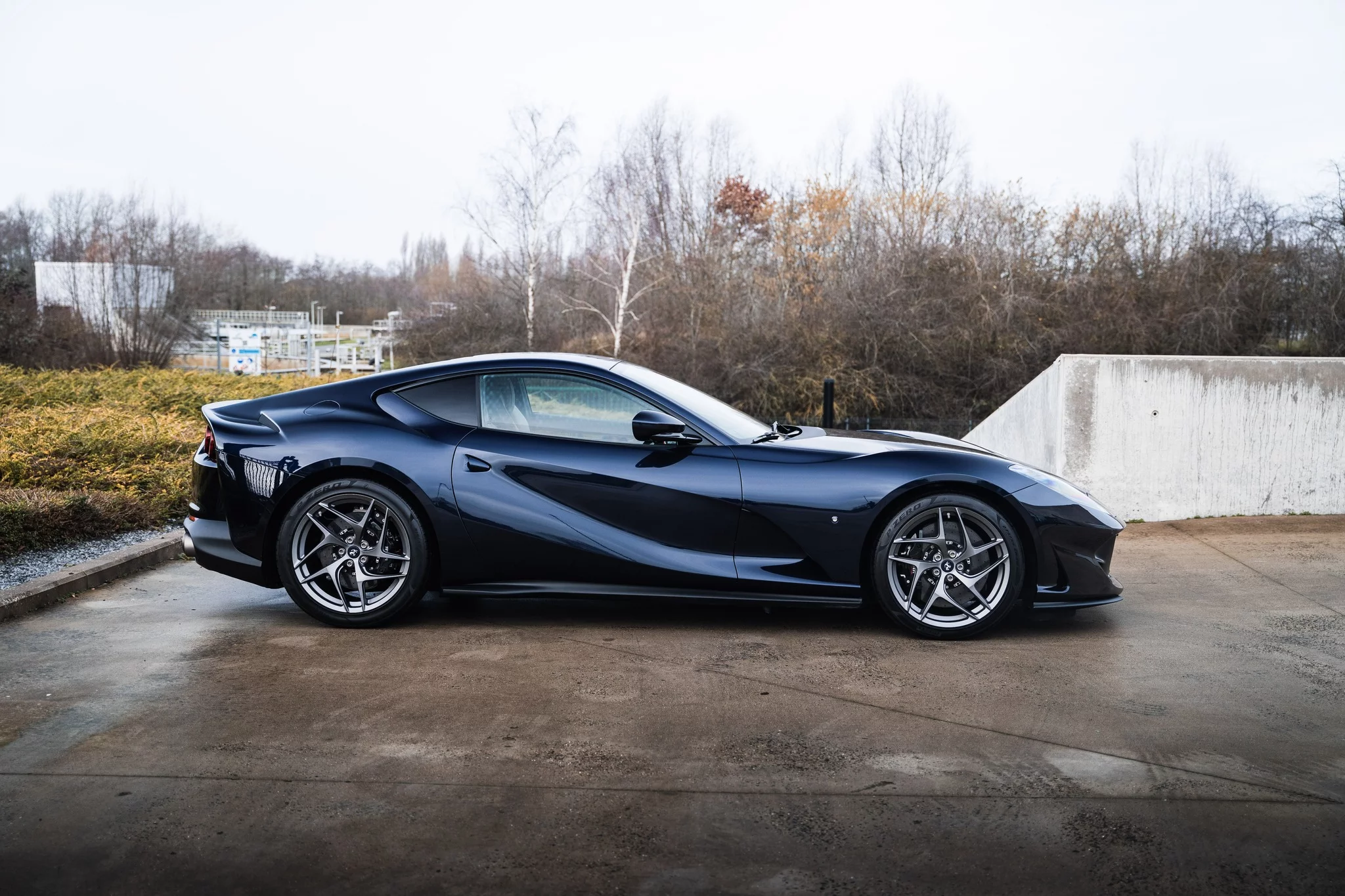 Blu America Ferrari 812