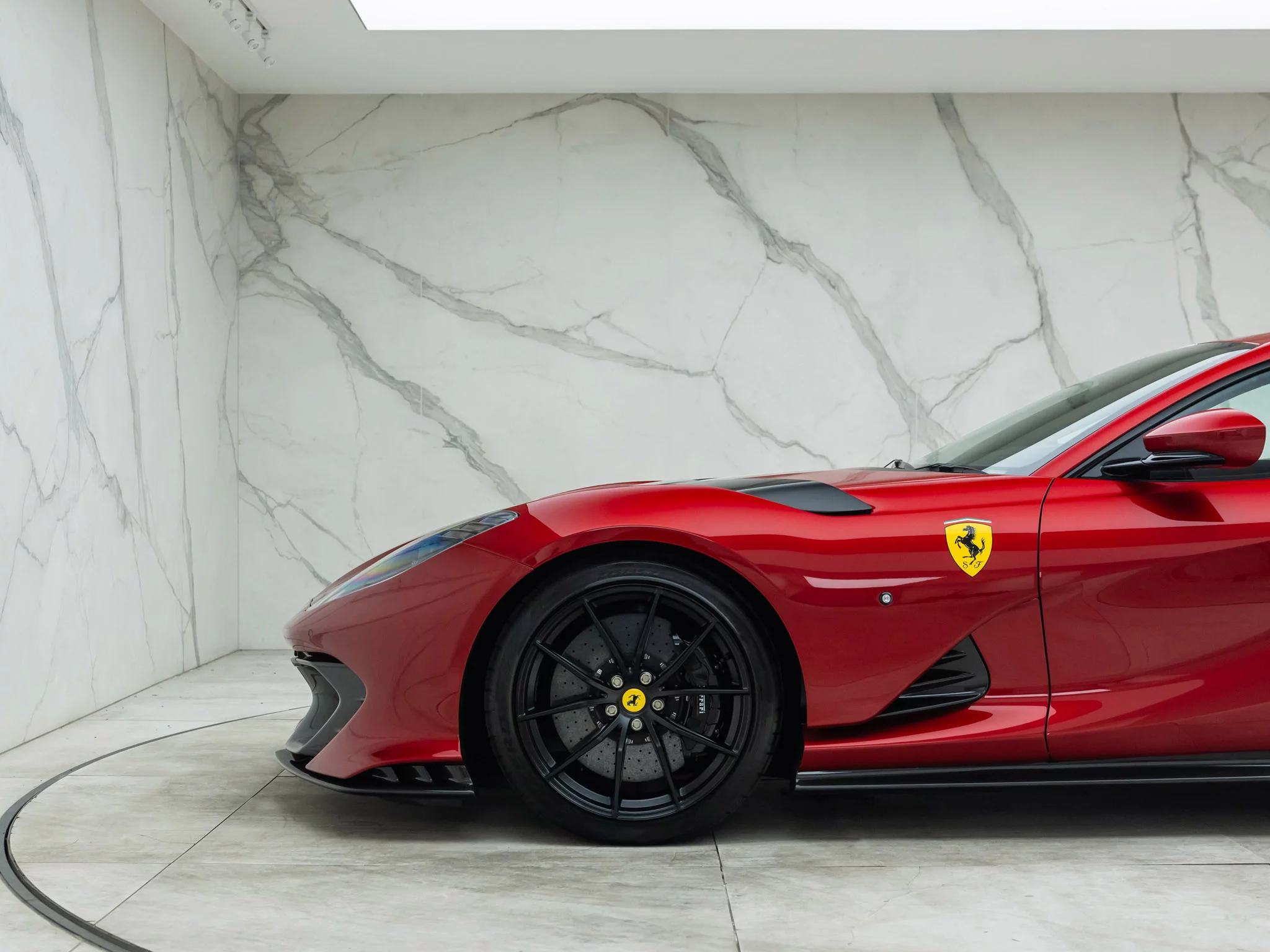Rosso Monza Ferrari 812