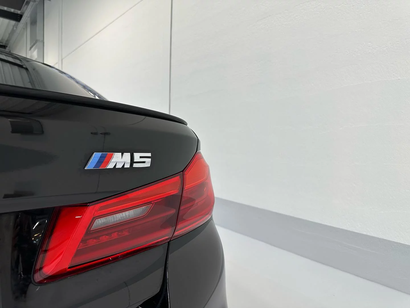 Almandine Brown II BMW M5