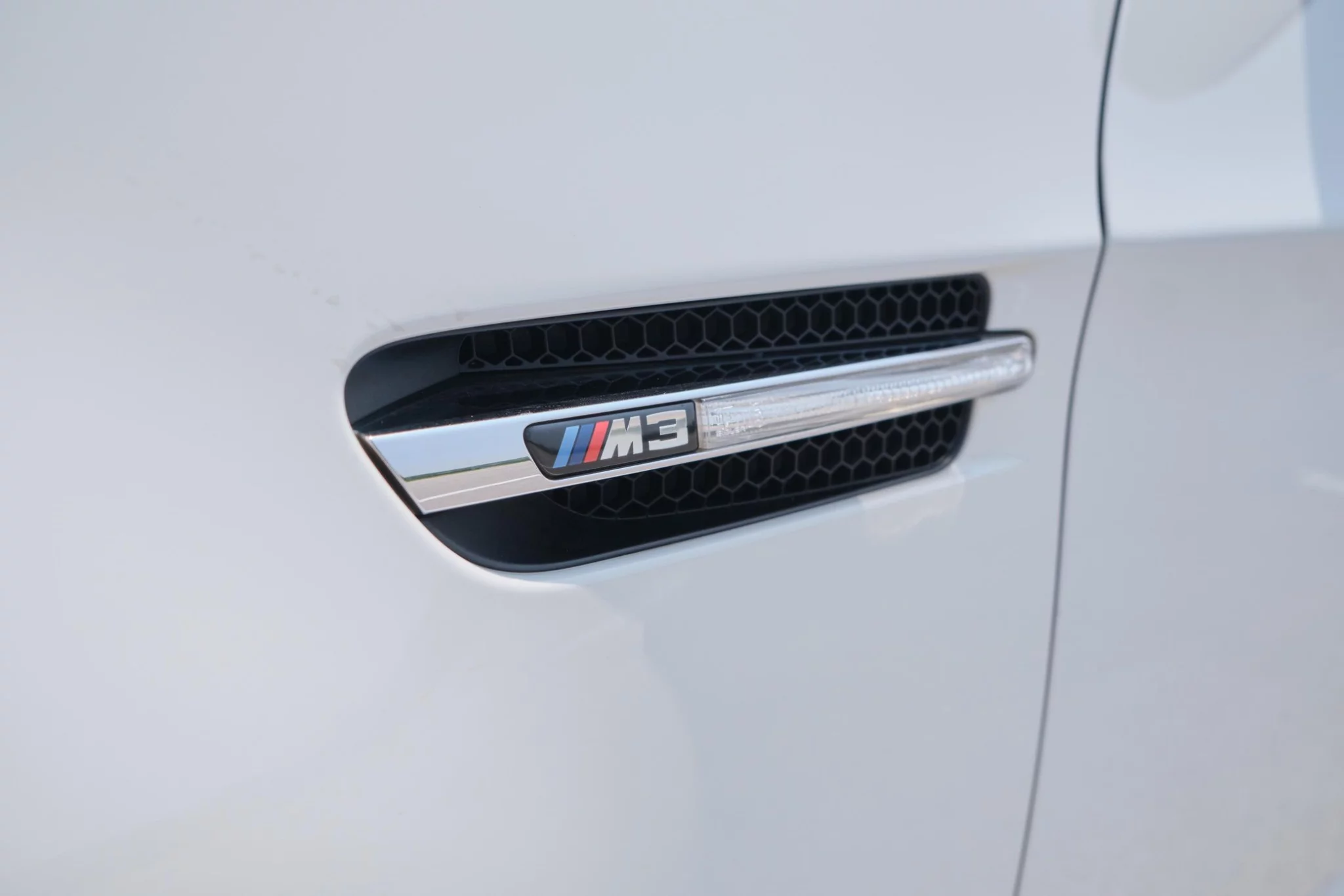 Alpine White III BMW M3