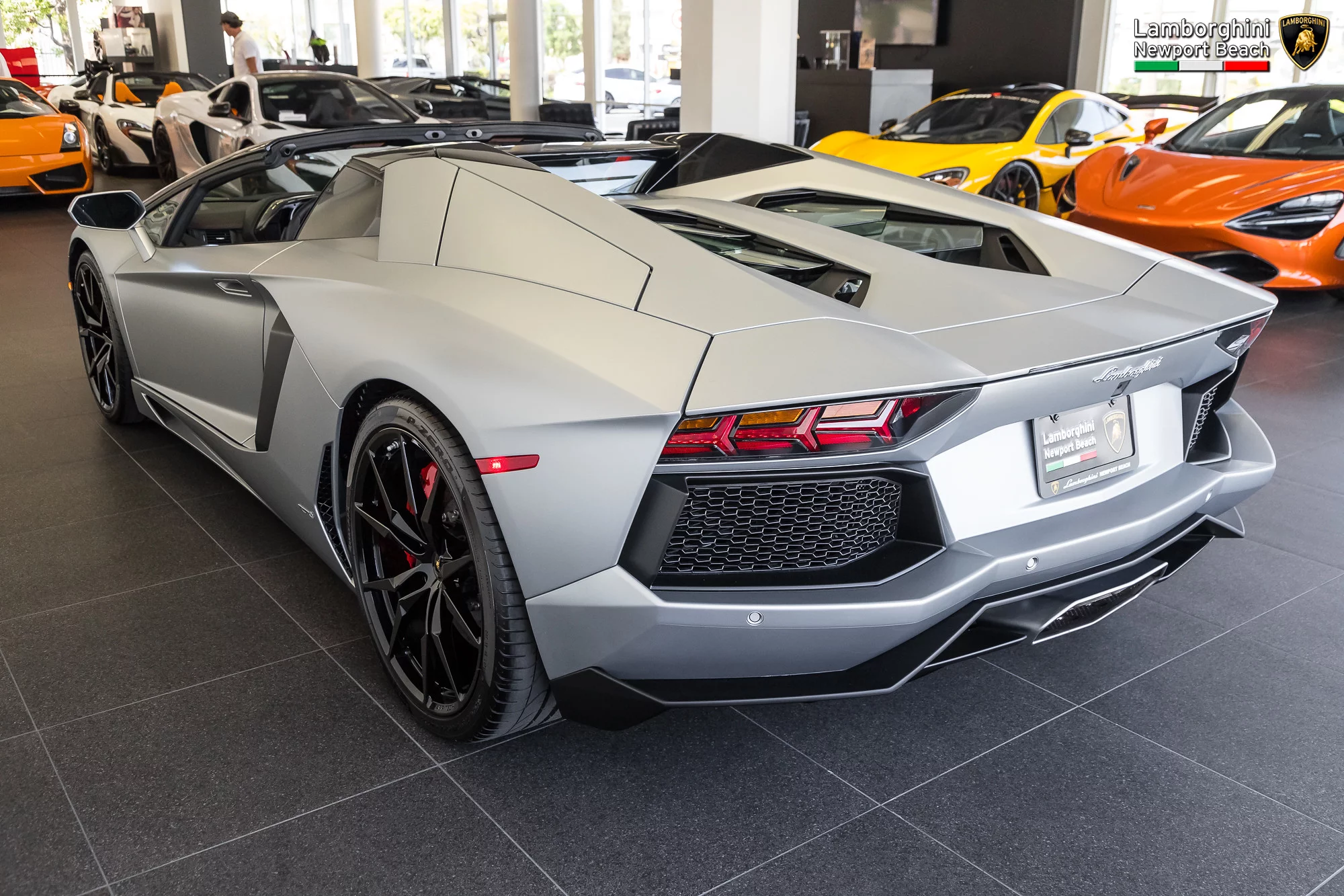 Grigio Artis Lamborghini Aventador