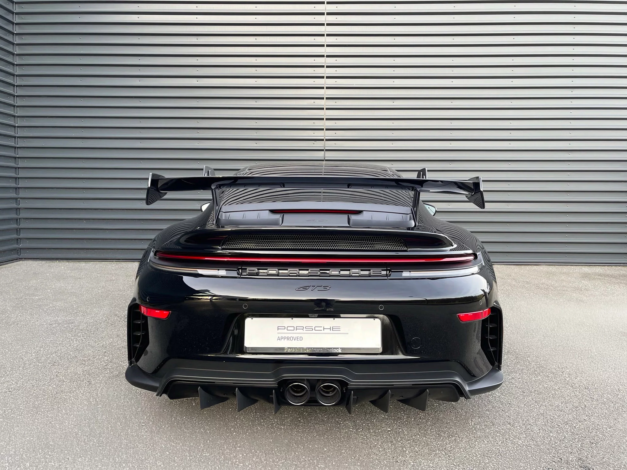 Black Porsche 911 GT3
