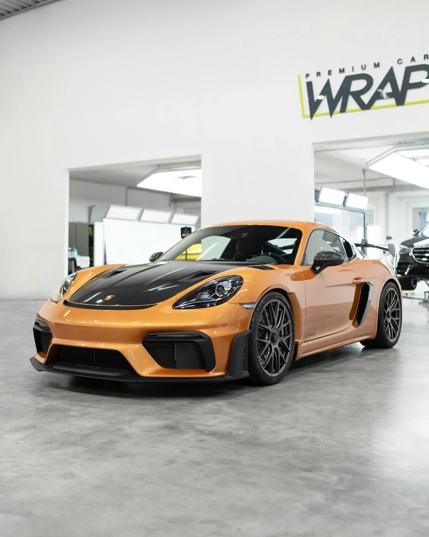 Nordic Gold Metallic Porsche 718 Cayman GT4 RS