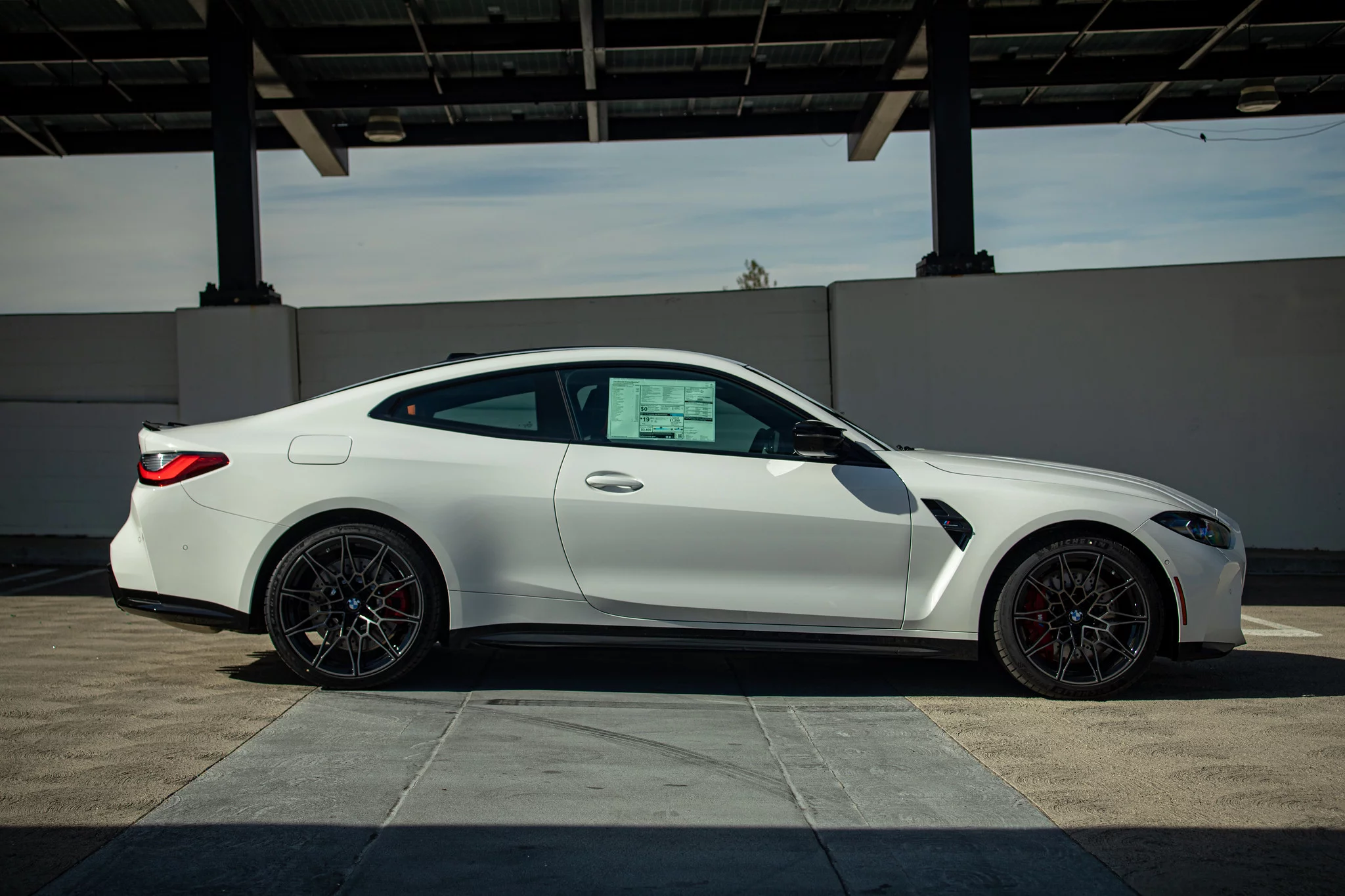 Alpine White III BMW M4