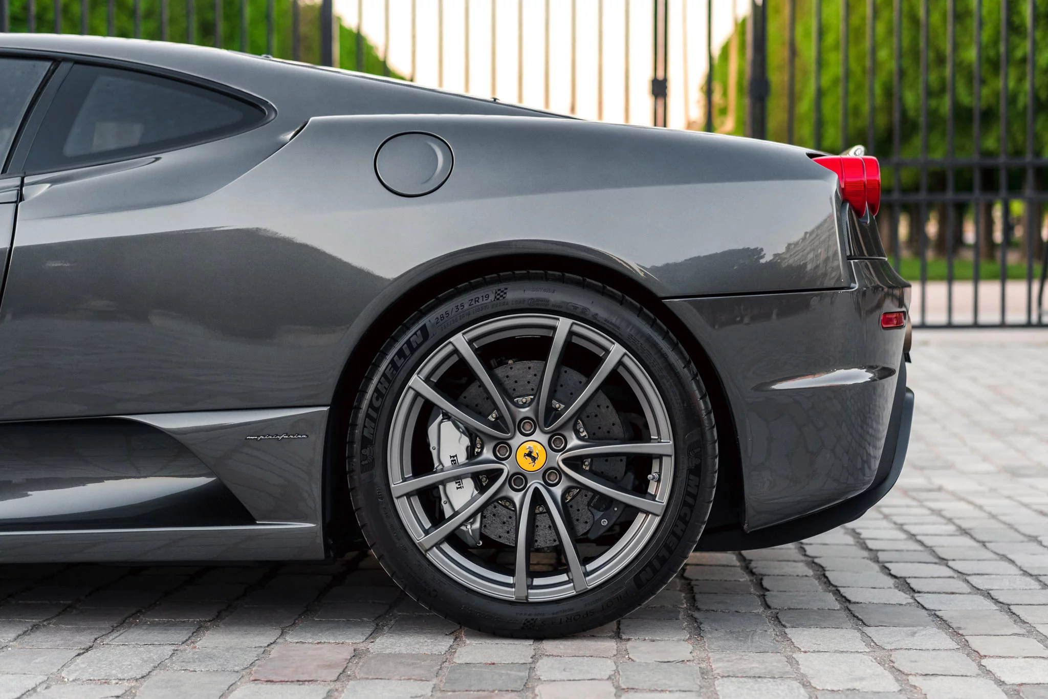 Grigio Silverstone Ferrari 430 Scuderia