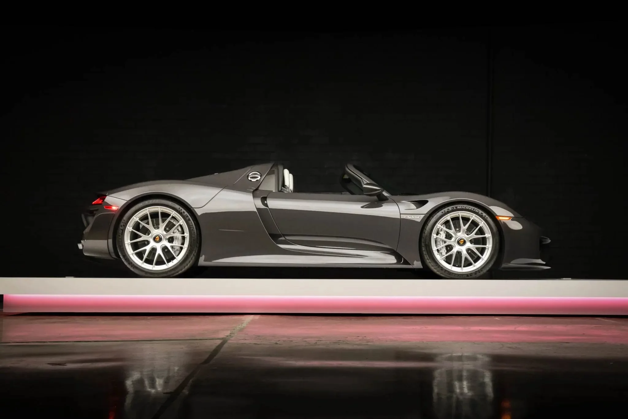 Grey Black Porsche 918 Spyder