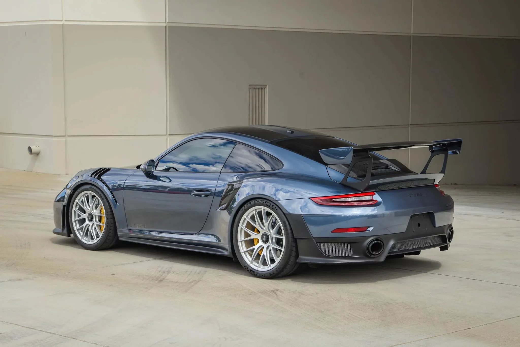 Yachting Blue Metallic Porsche 911 GT2 RS