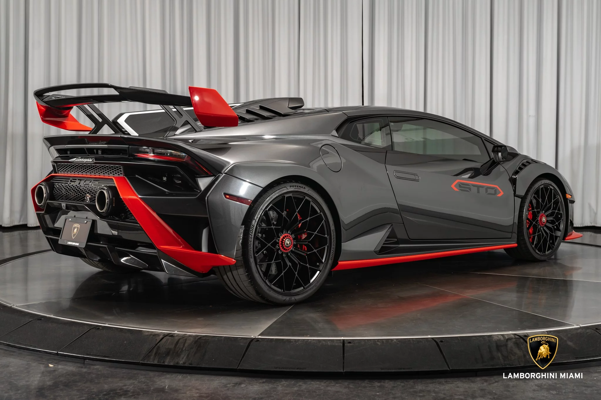 Grigio Lynx Lamborghini Huracán