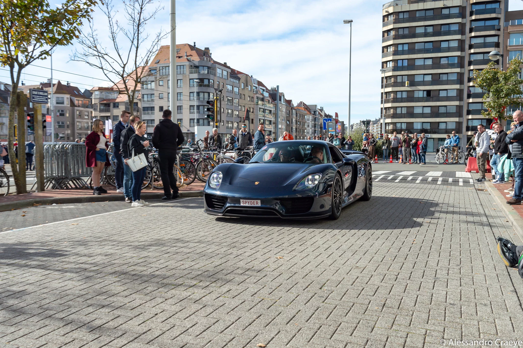 Dark Blue Metallic Porsche 918 Spyder
