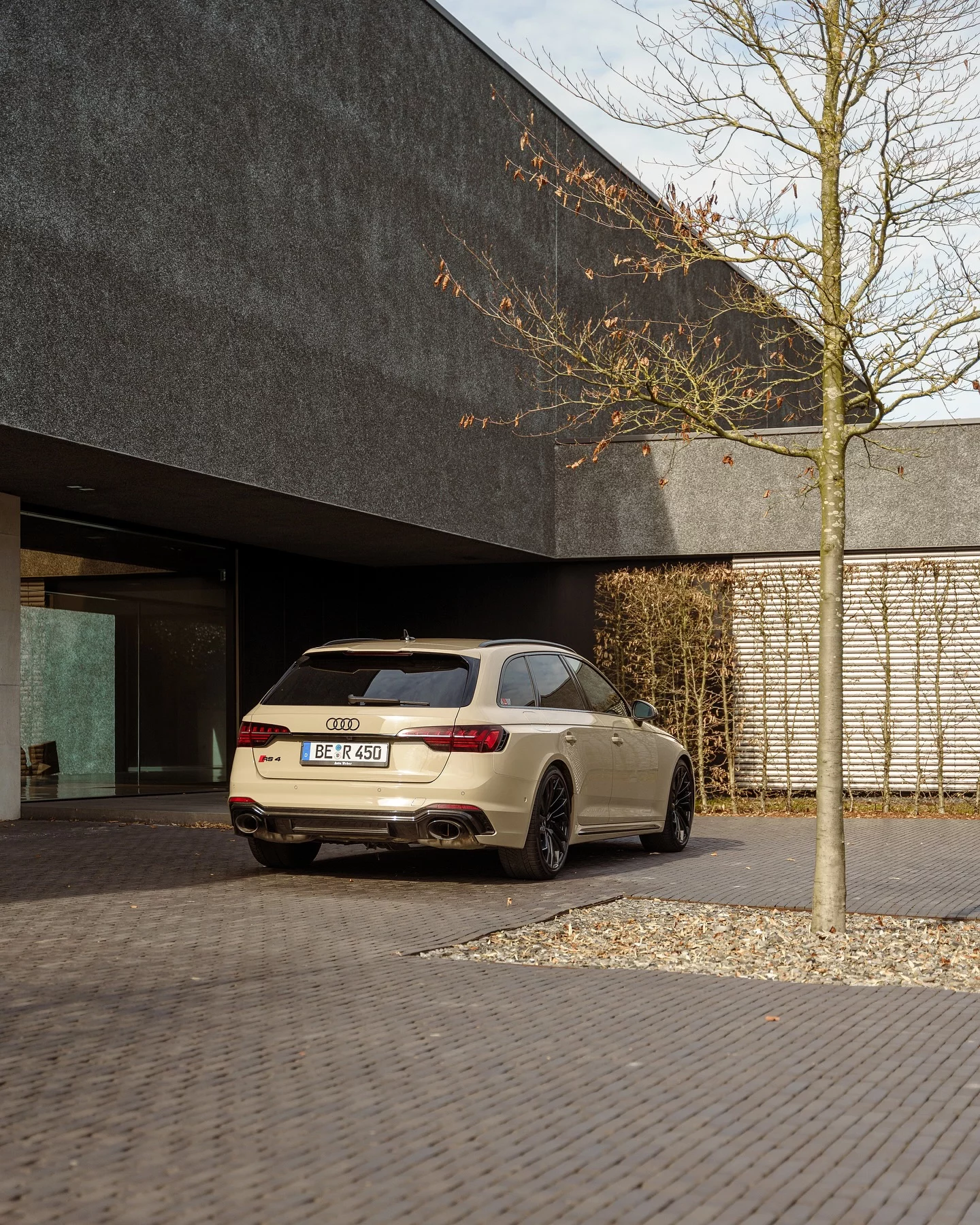 Mocha Latte Audi RS4 Avant
