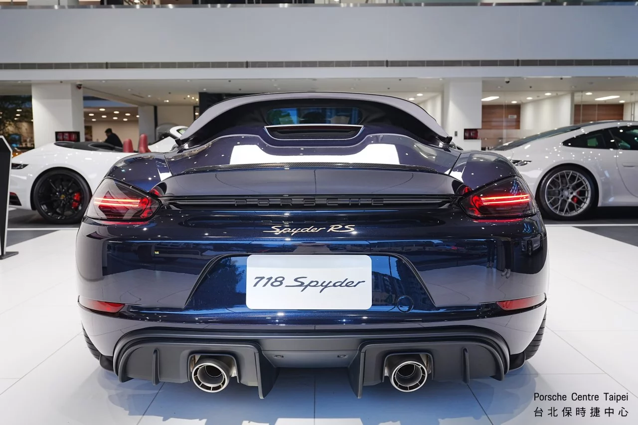 Carbon Black Porsche 718 Spyder RS
