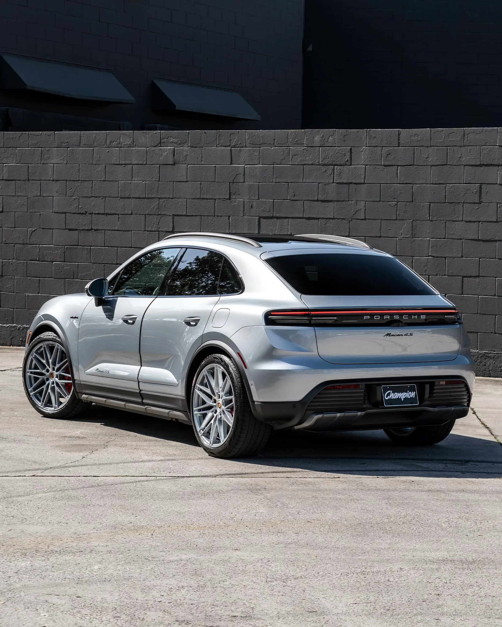 Dolomite Silver Metallic Porsche Macan Electric