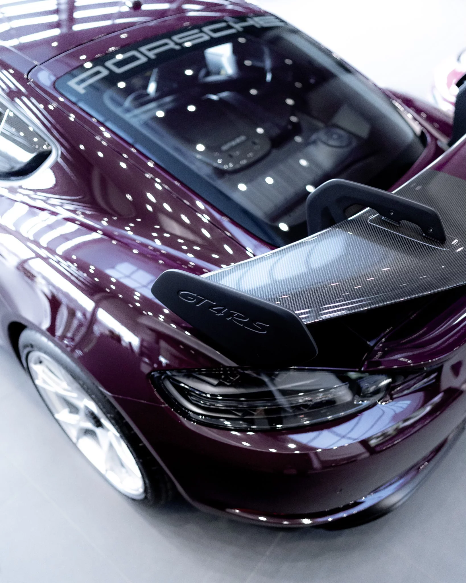 Aubergine Porsche 718 Cayman GT4 RS