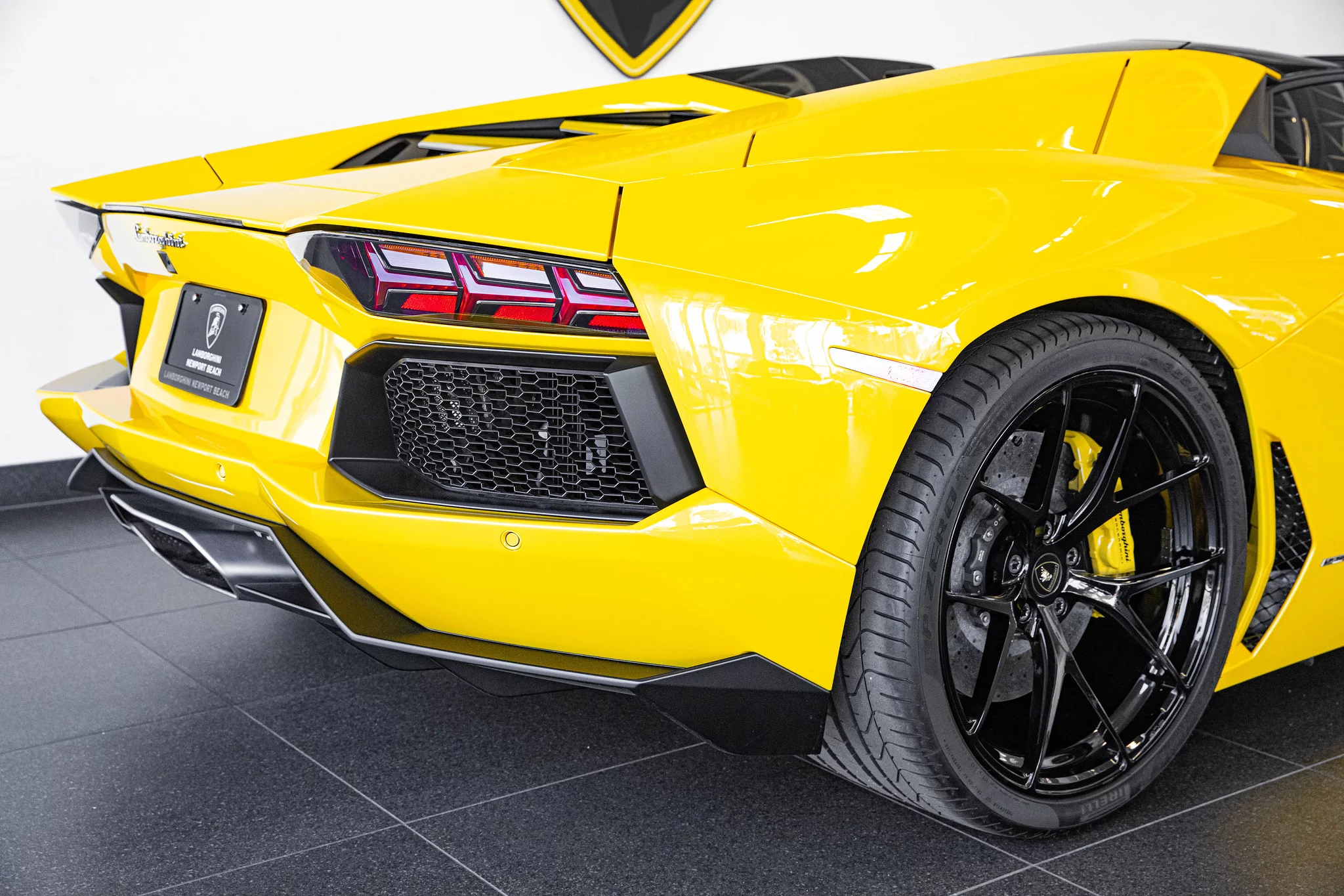 Giallo Orion Lamborghini Aventador