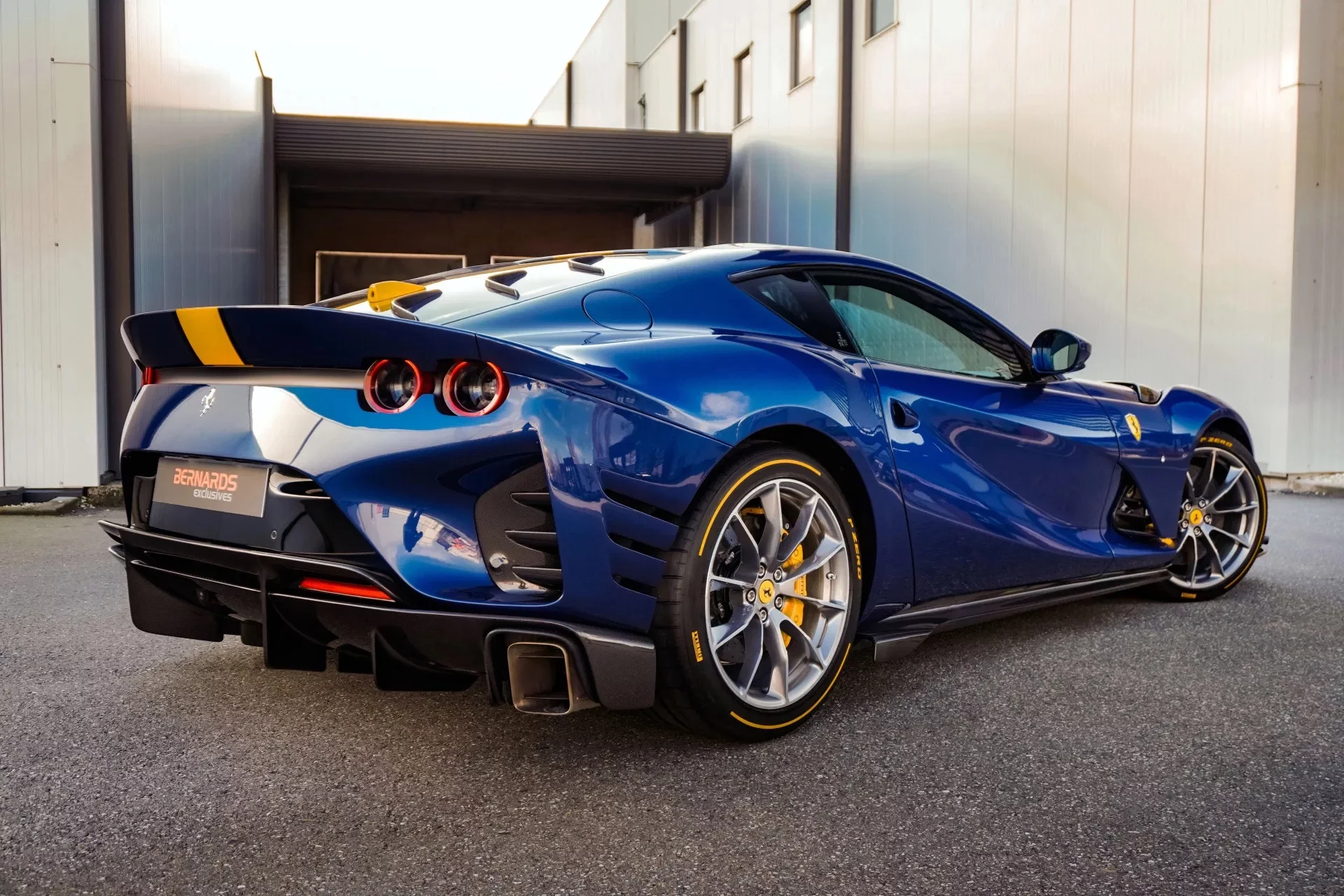 Blu Tour de France 70 Ferrari 812