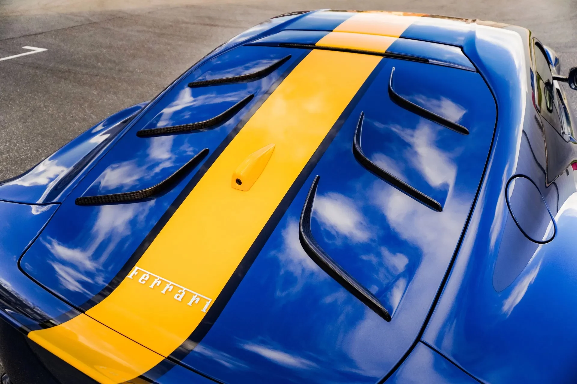 Blu Tour de France 70 Ferrari 812