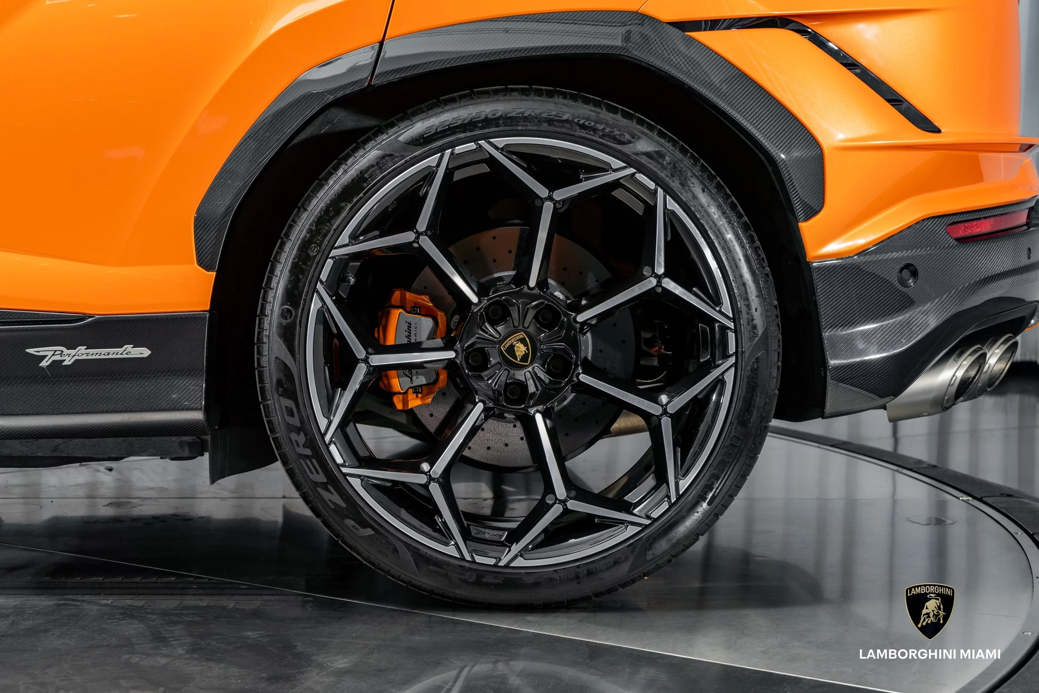 Arancio Borealis Lamborghini Urus