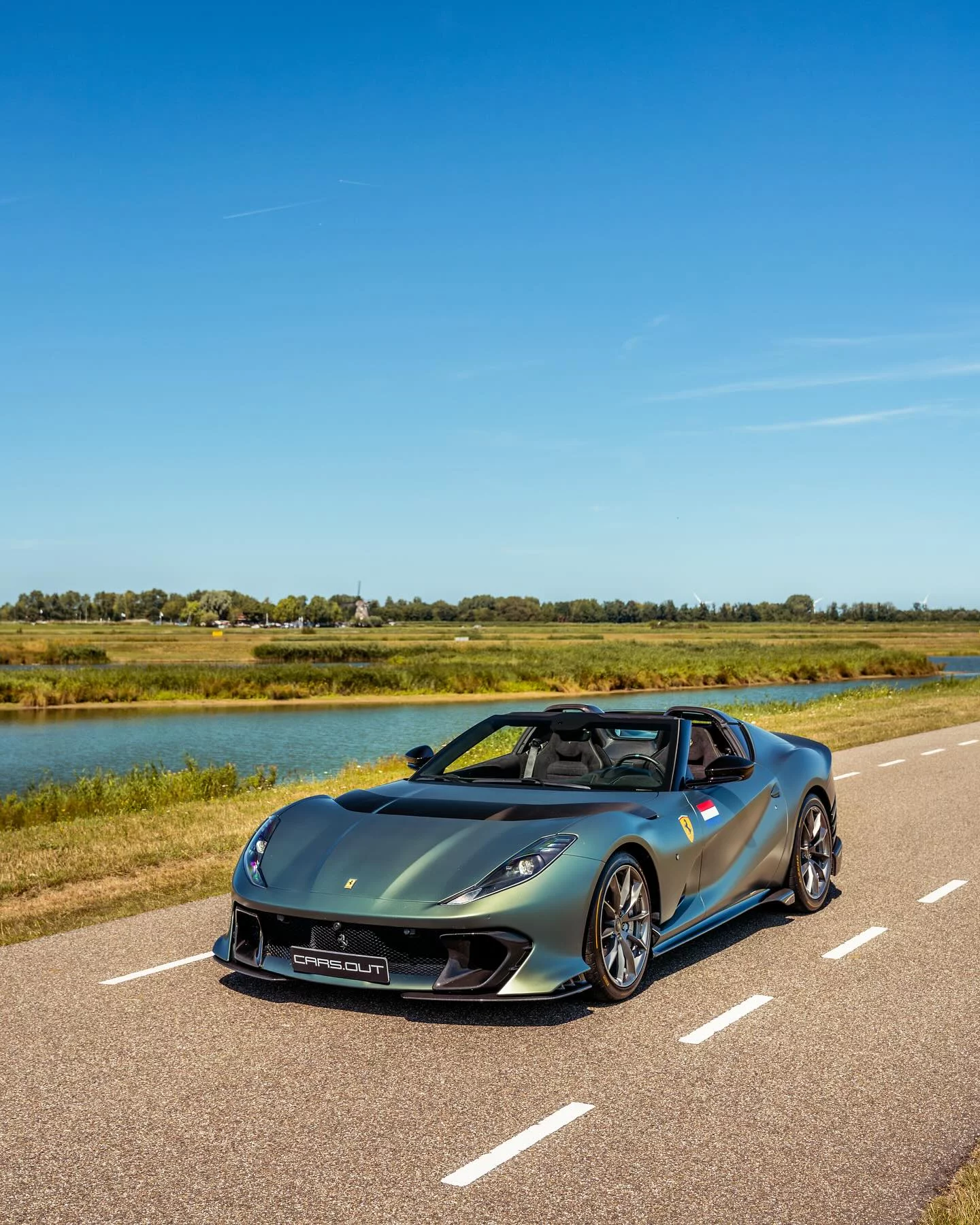 Verde Minerale Opaco Ferrari 812