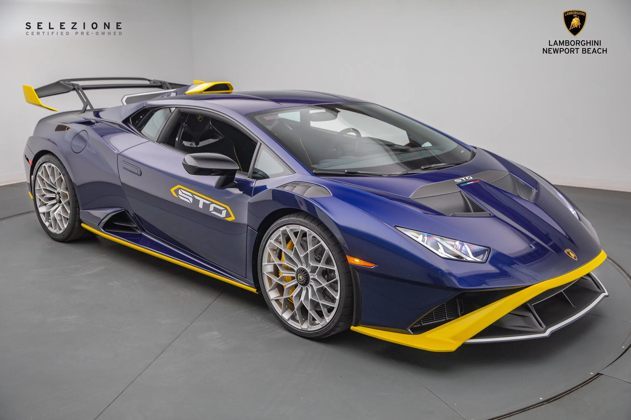Blu Astraeus Lamborghini Huracán