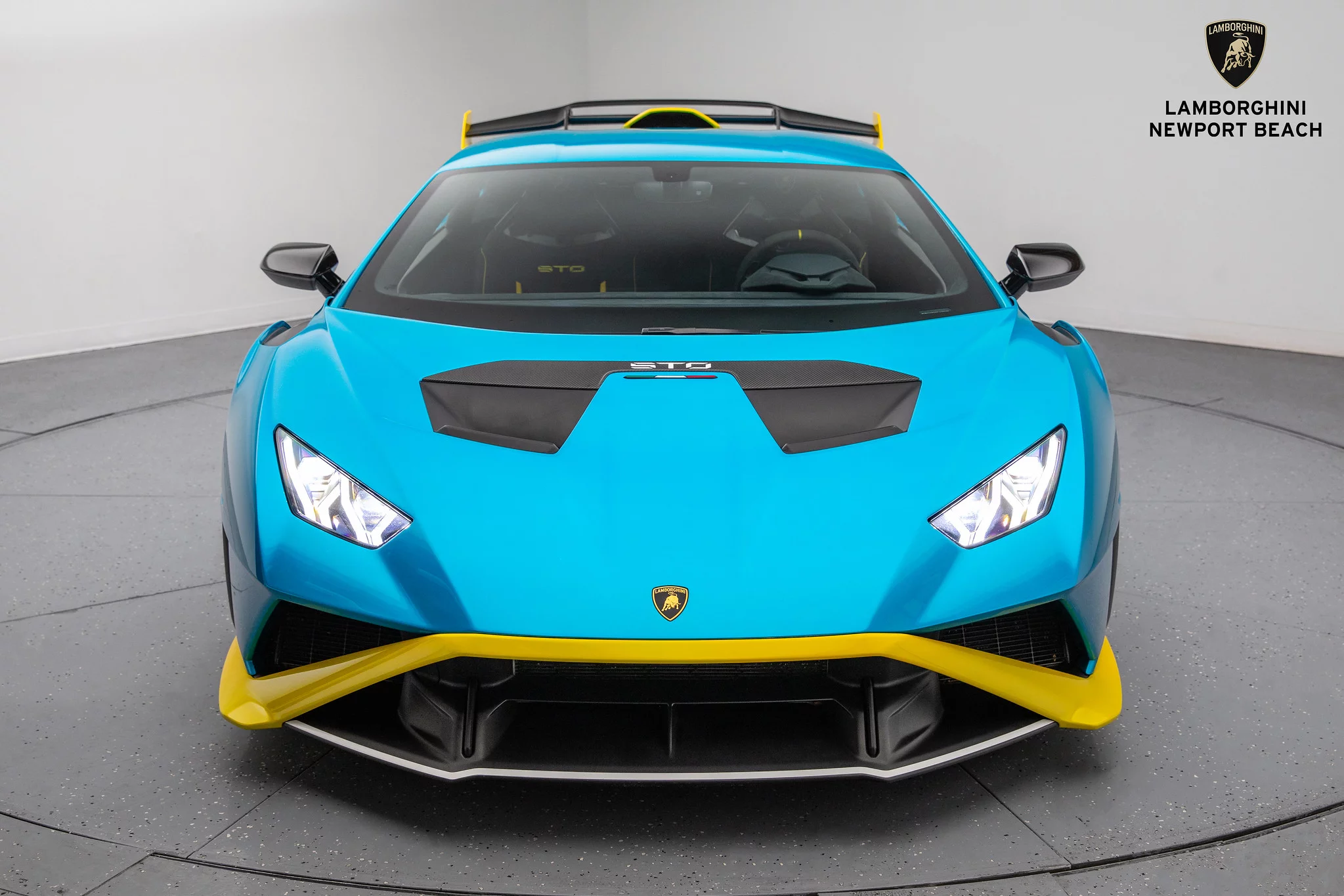 Blu Uranus Lamborghini Huracán