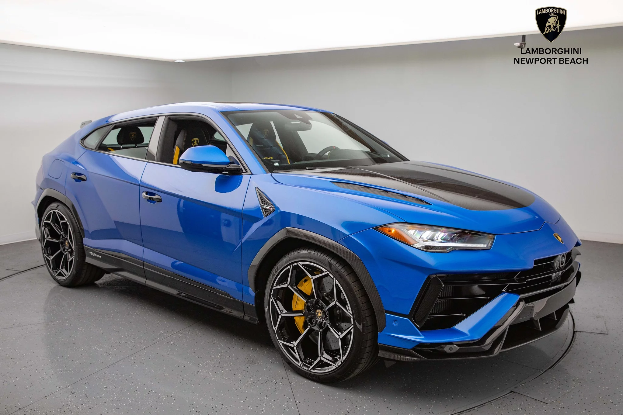Blu Eleos Lamborghini Urus