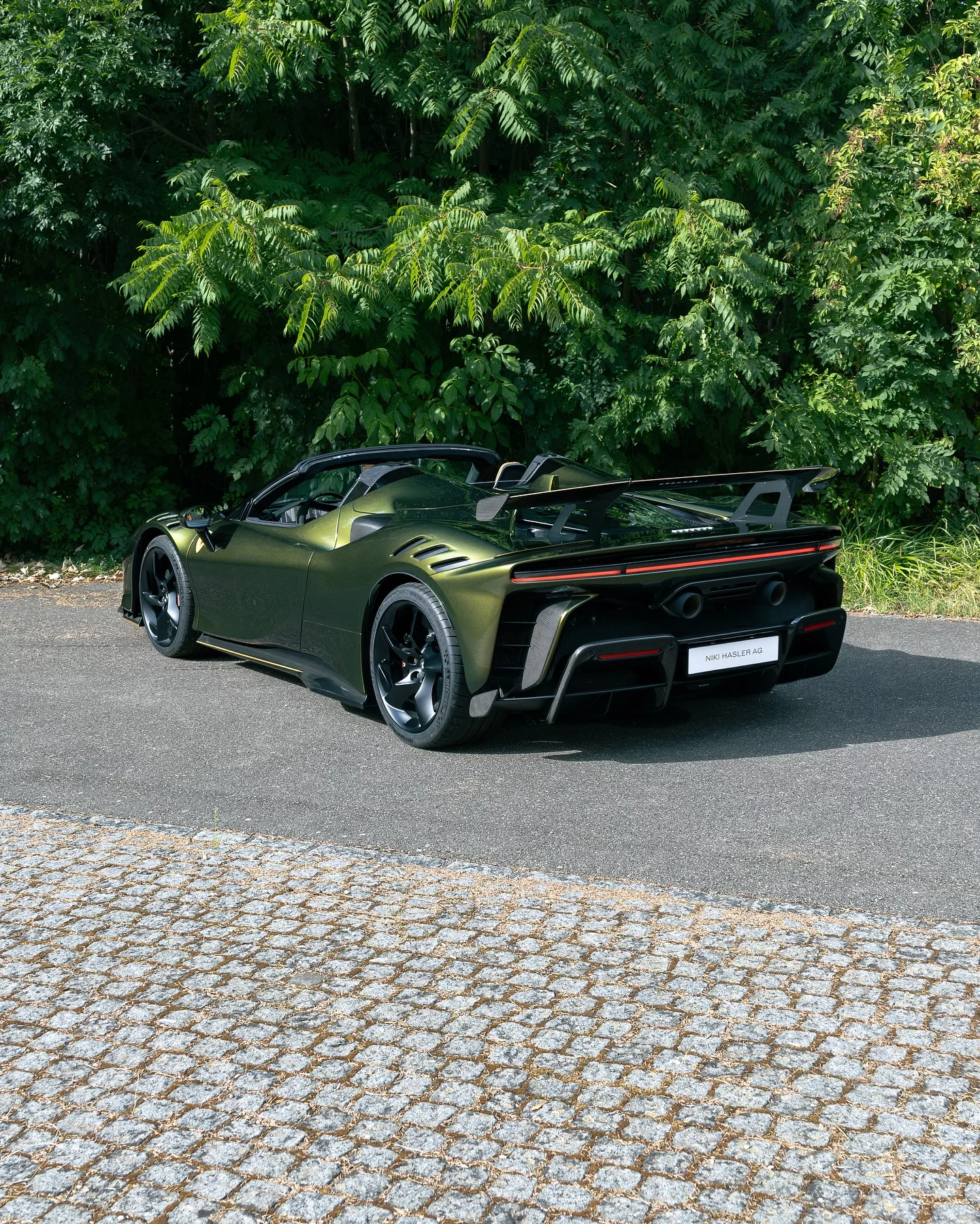 Verde Volterra Ferrari SF90