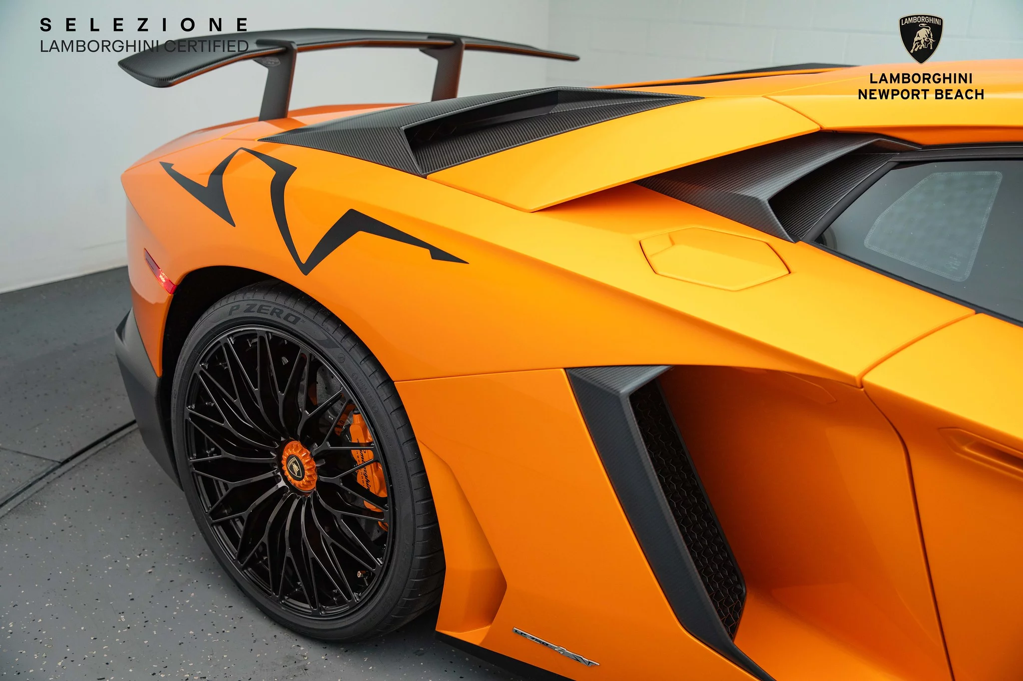 Arancio Atlas Lamborghini Aventador