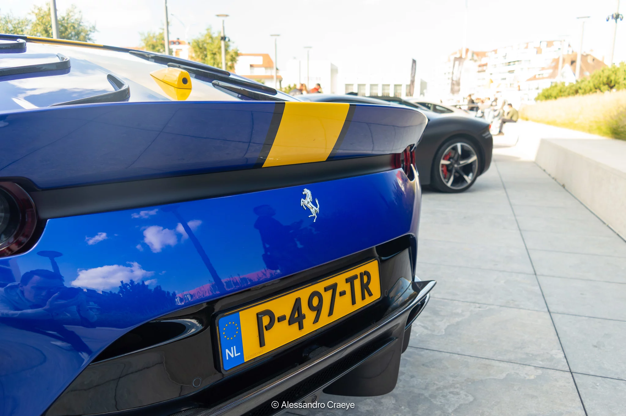 Blu Elettrico Ferrari 812