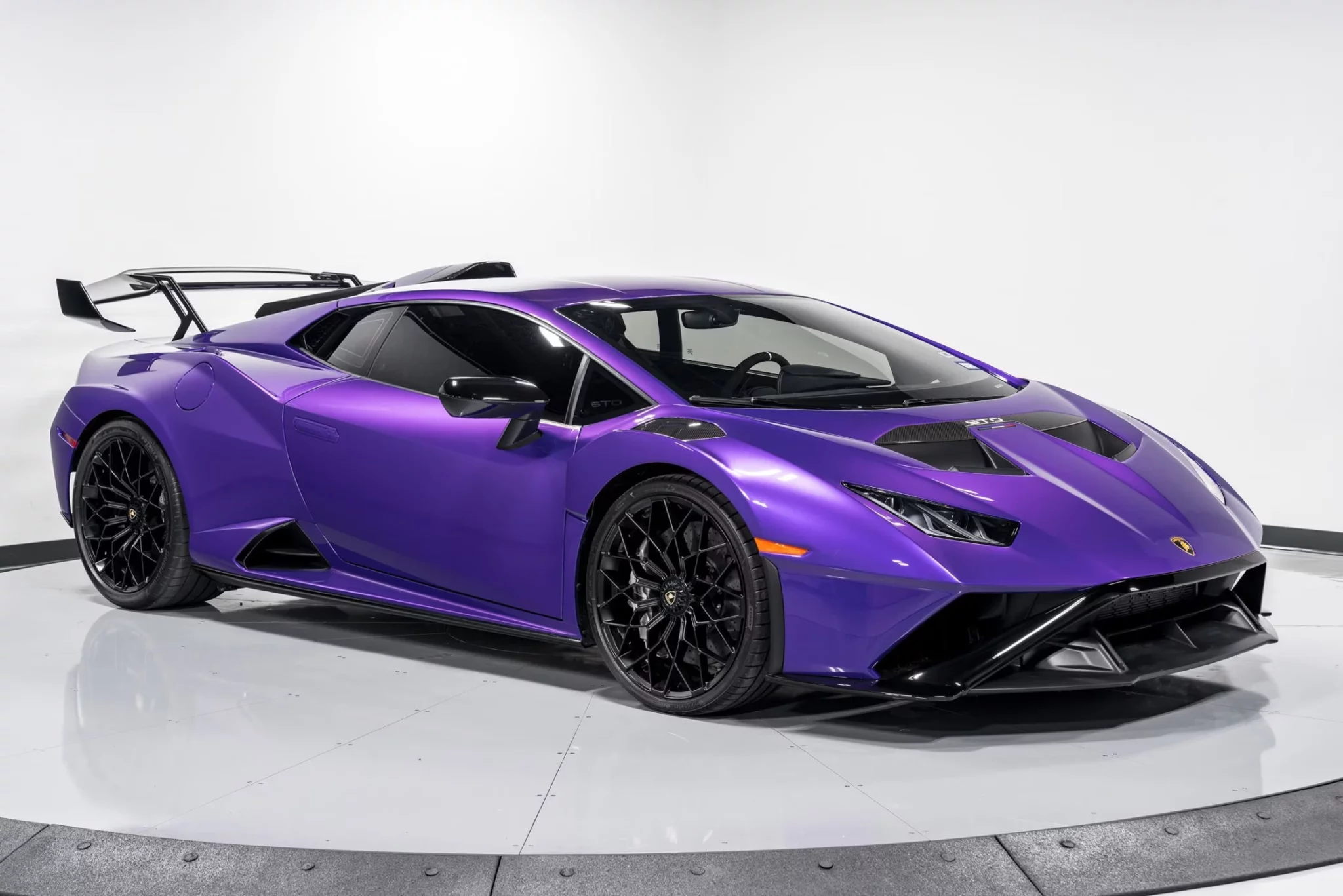 Viola Pasifae Lamborghini Huracán