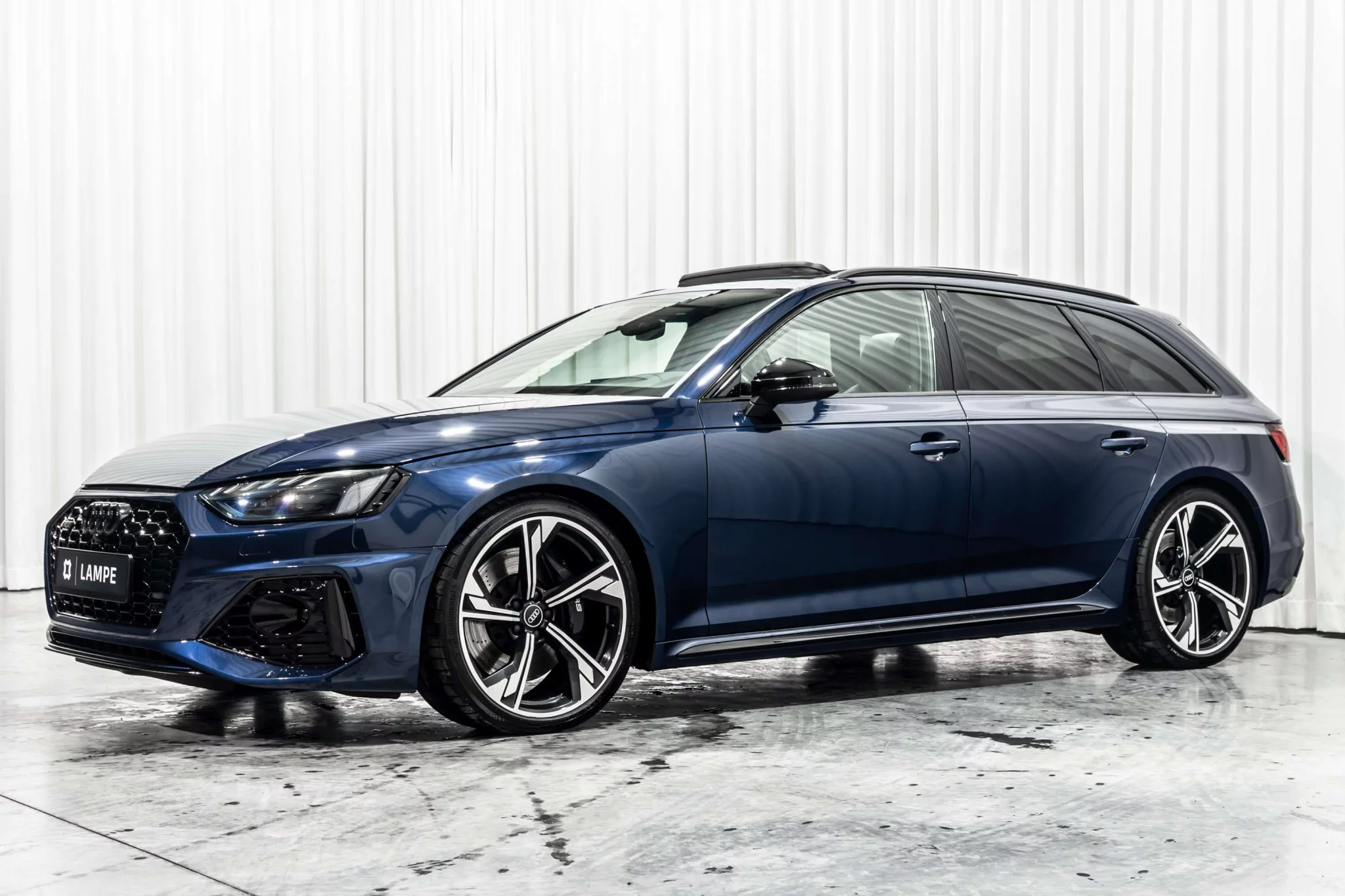 Mugello Blue Audi RS4 Avant