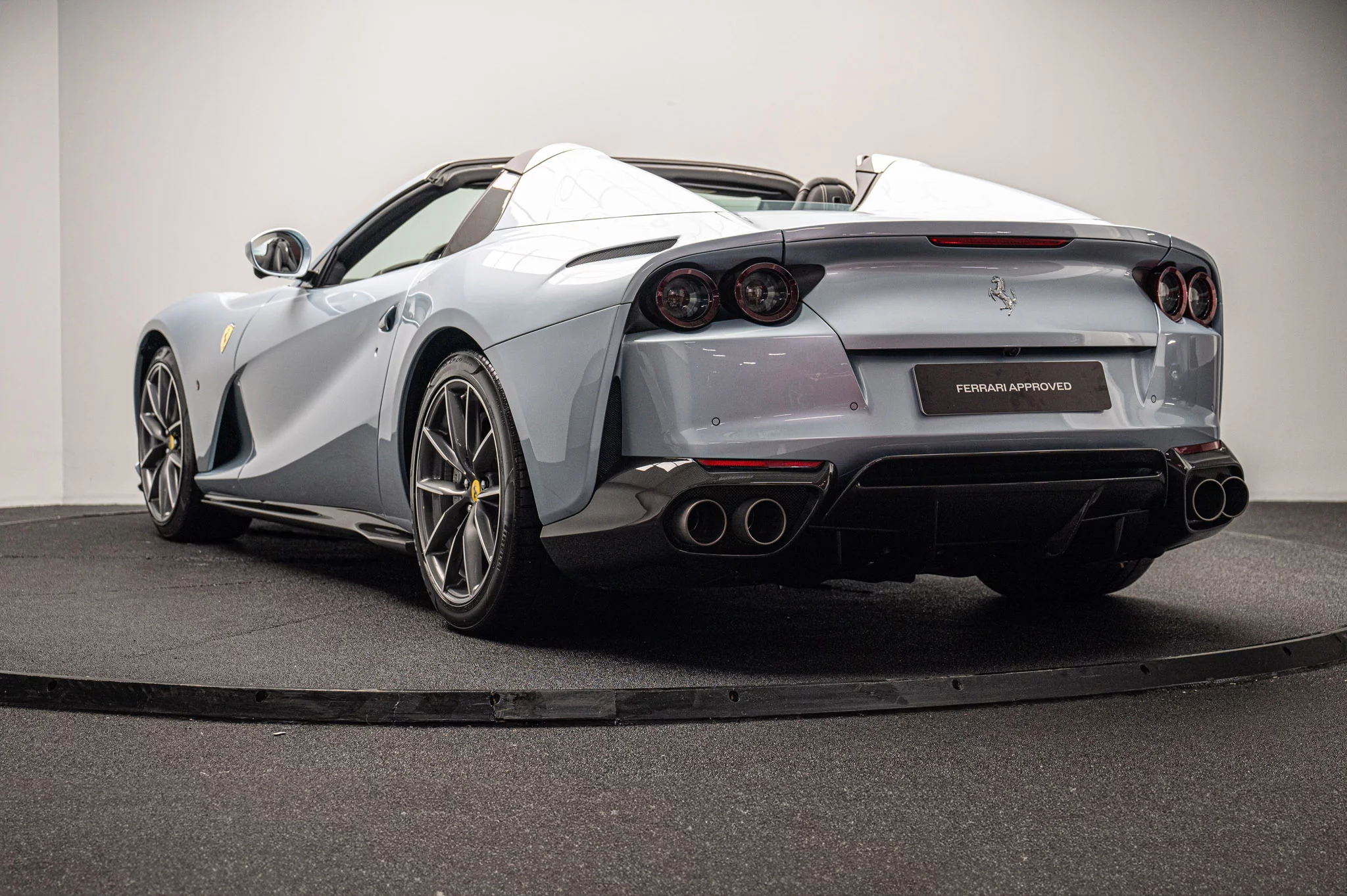 Grigio Alloy Ferrari 812