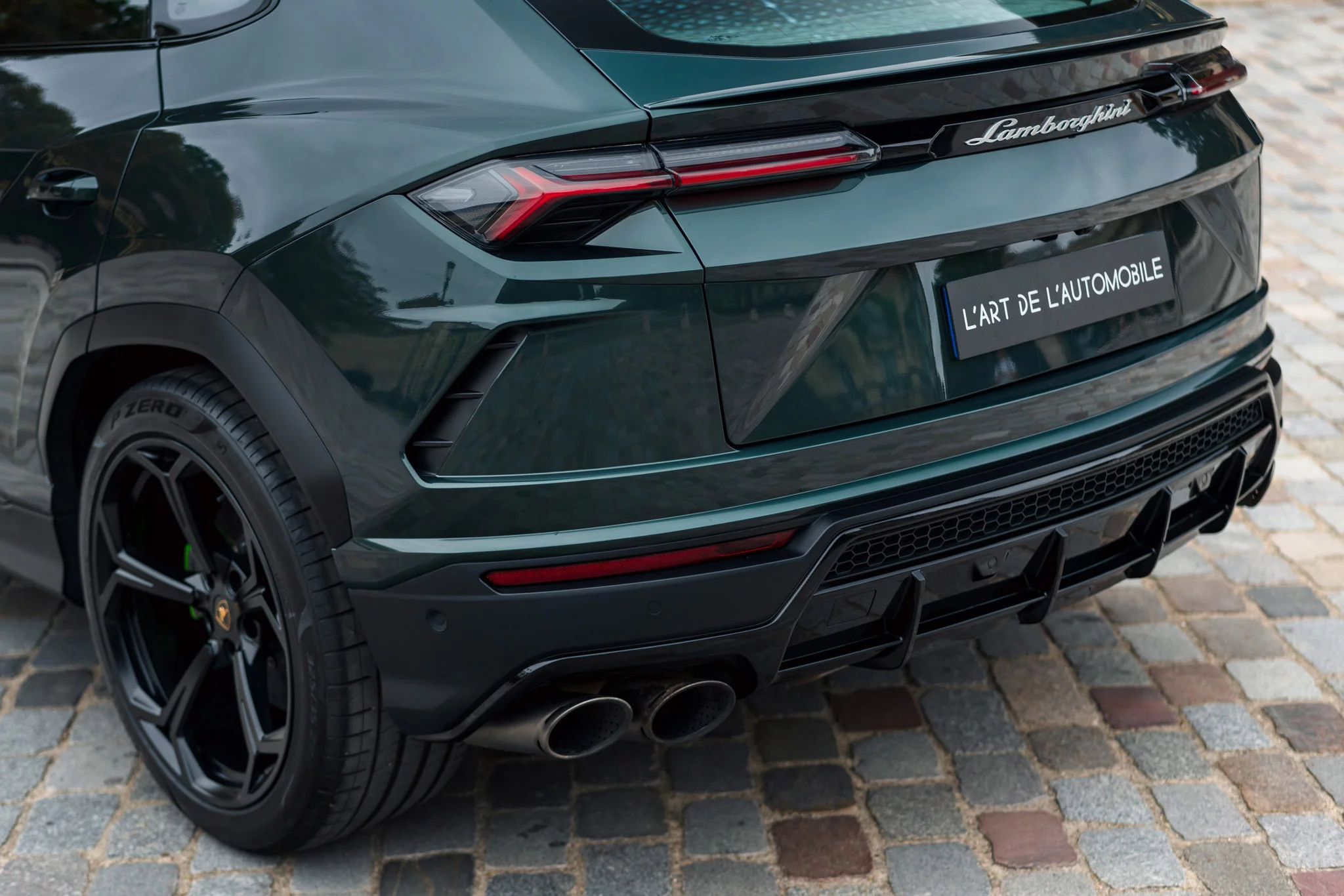 Verde Lares Lamborghini Urus