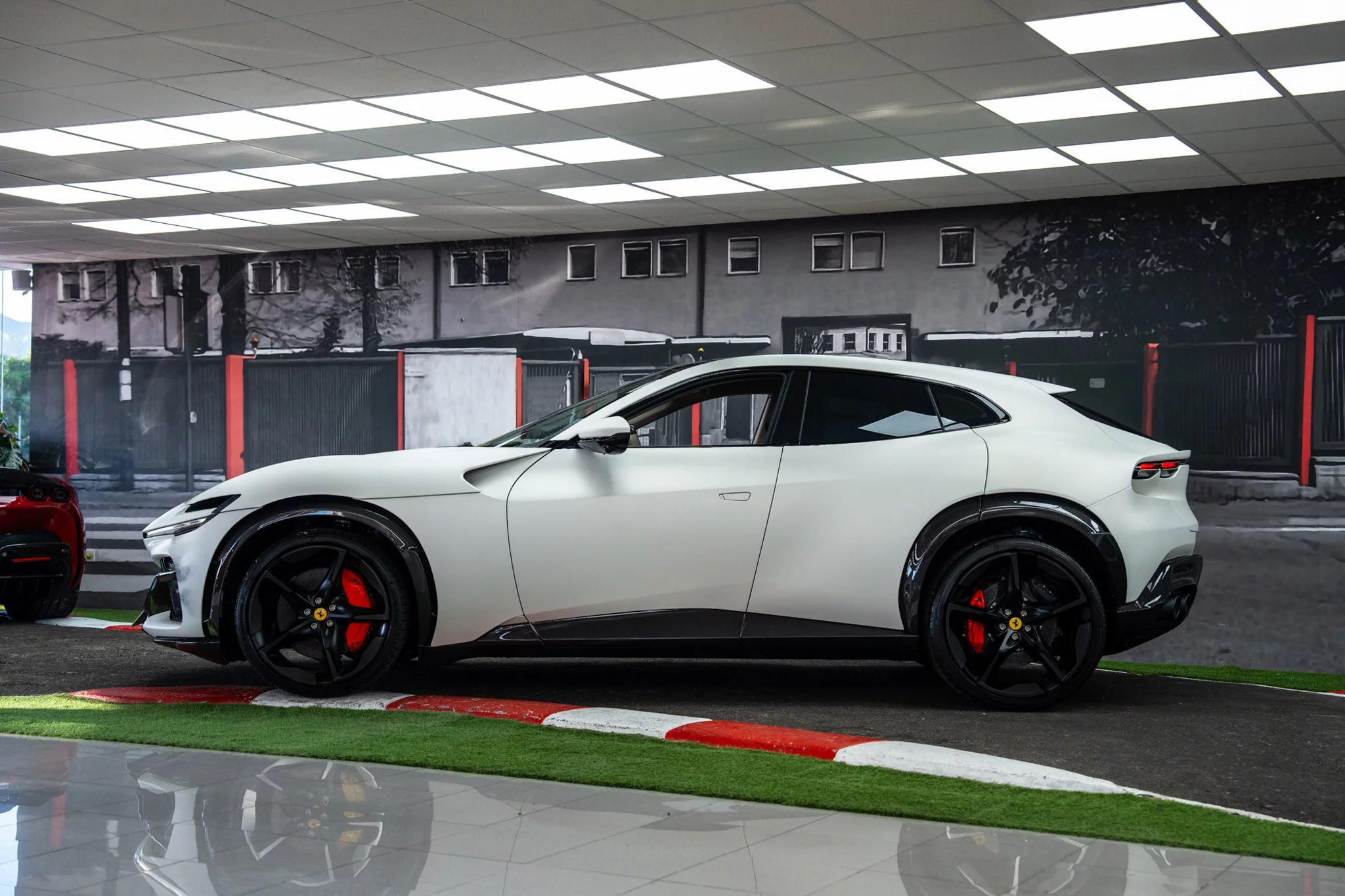 Bianco Fuji Opaco Ferrari Purosangue