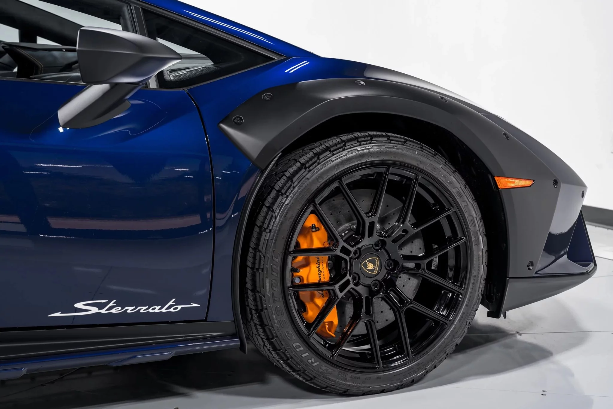 Blu Astraeus Lamborghini Huracán