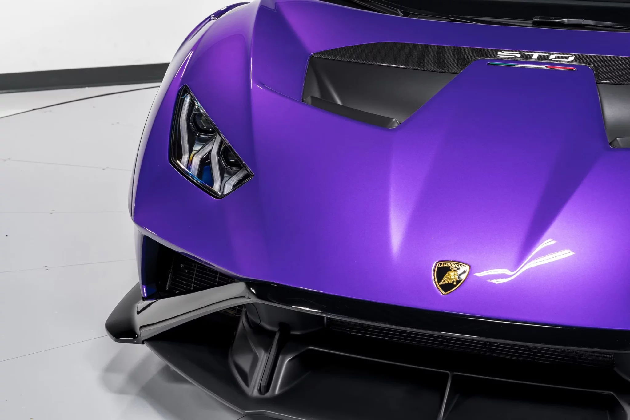 Viola Pasifae Lamborghini Huracán