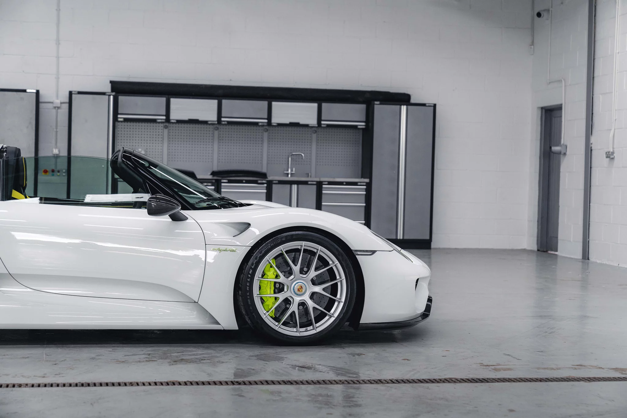 Pure White Porsche 918 Spyder