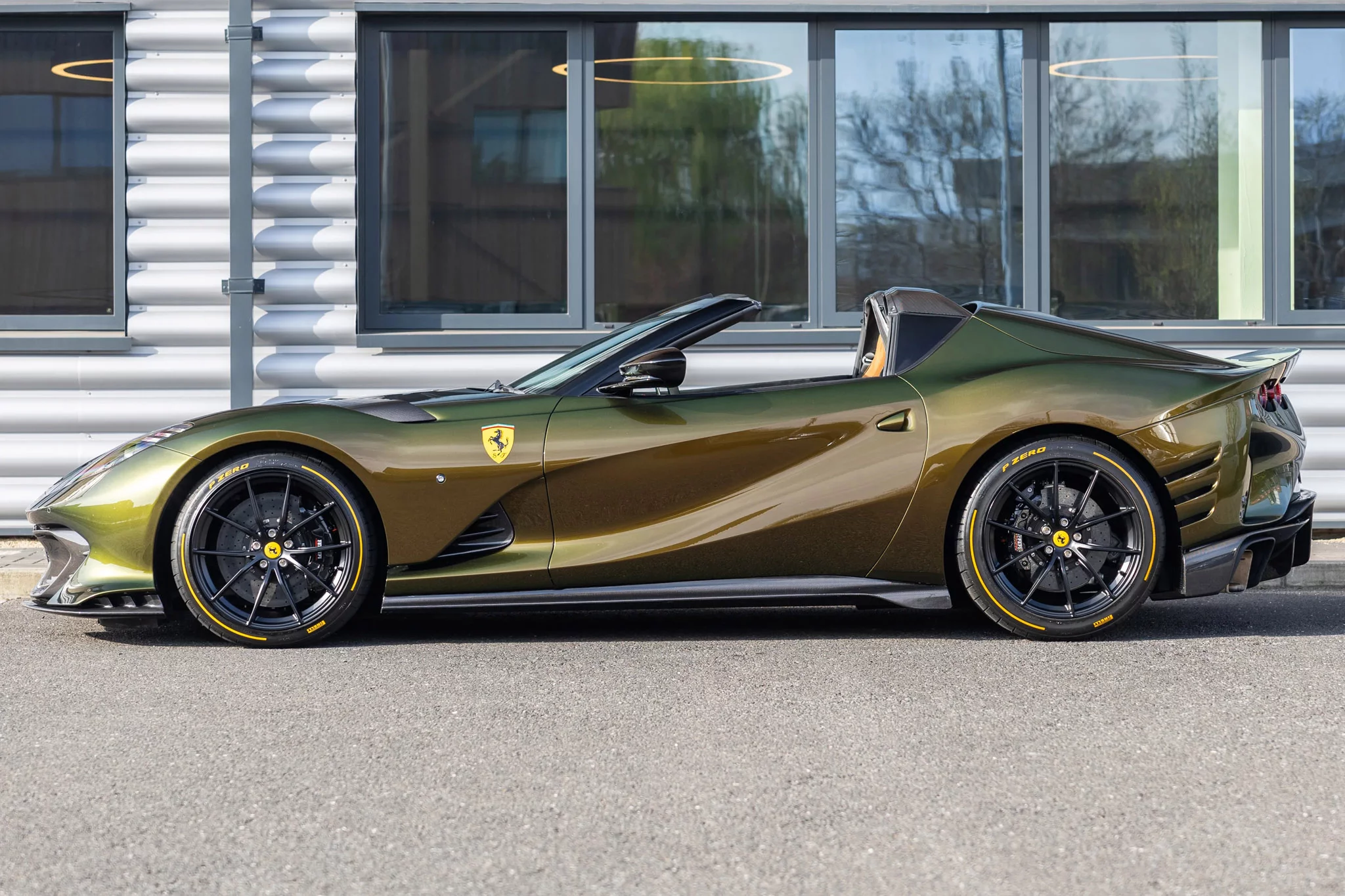 Verde Volterra Ferrari 812
