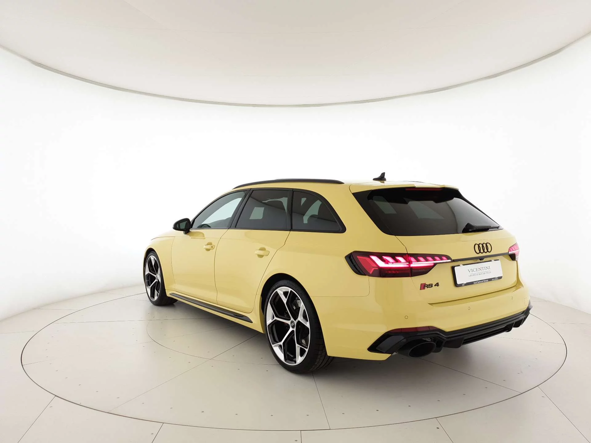 Helios Yellow Audi RS4 Avant