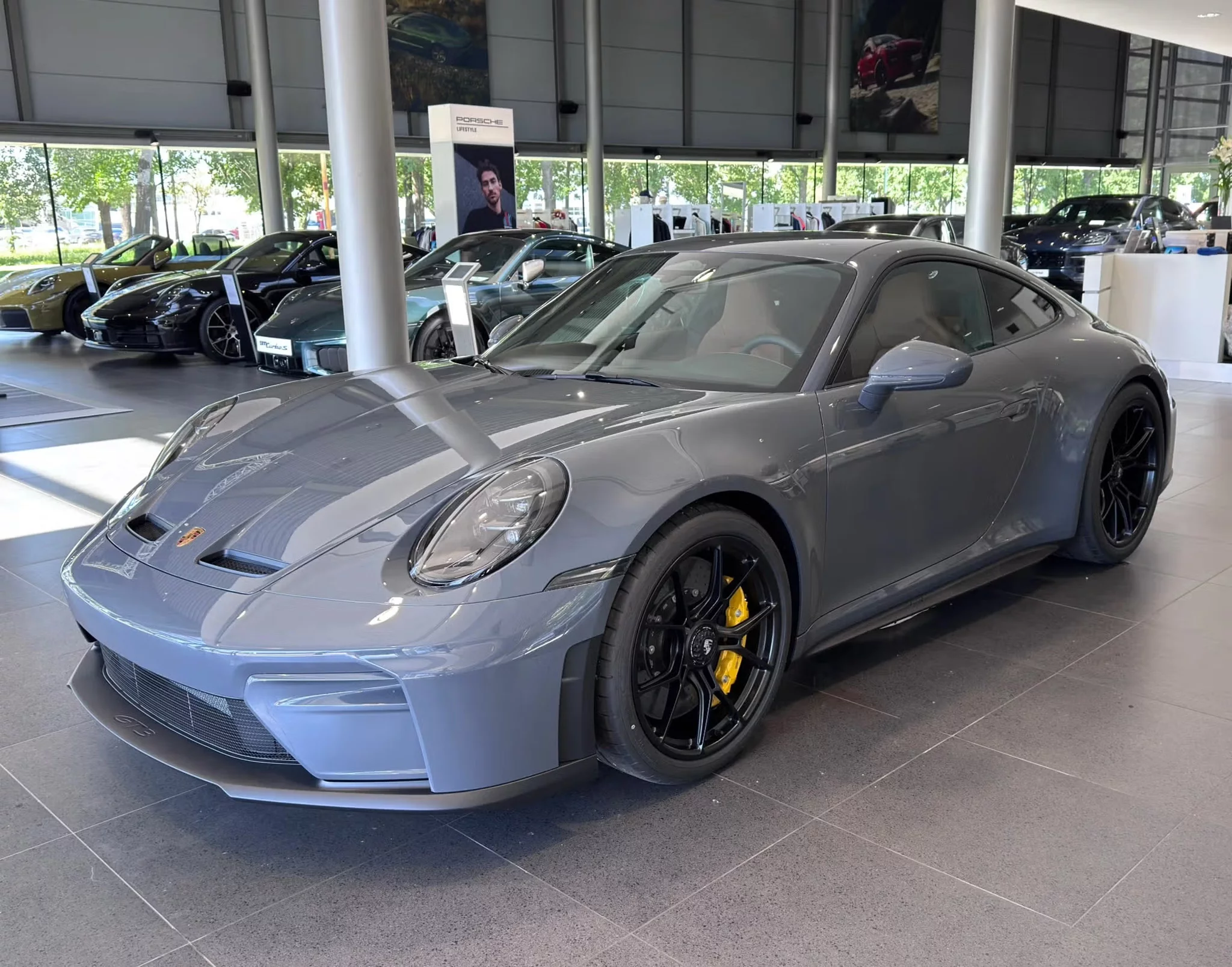 Grigio Telesto Porsche 911 GT3