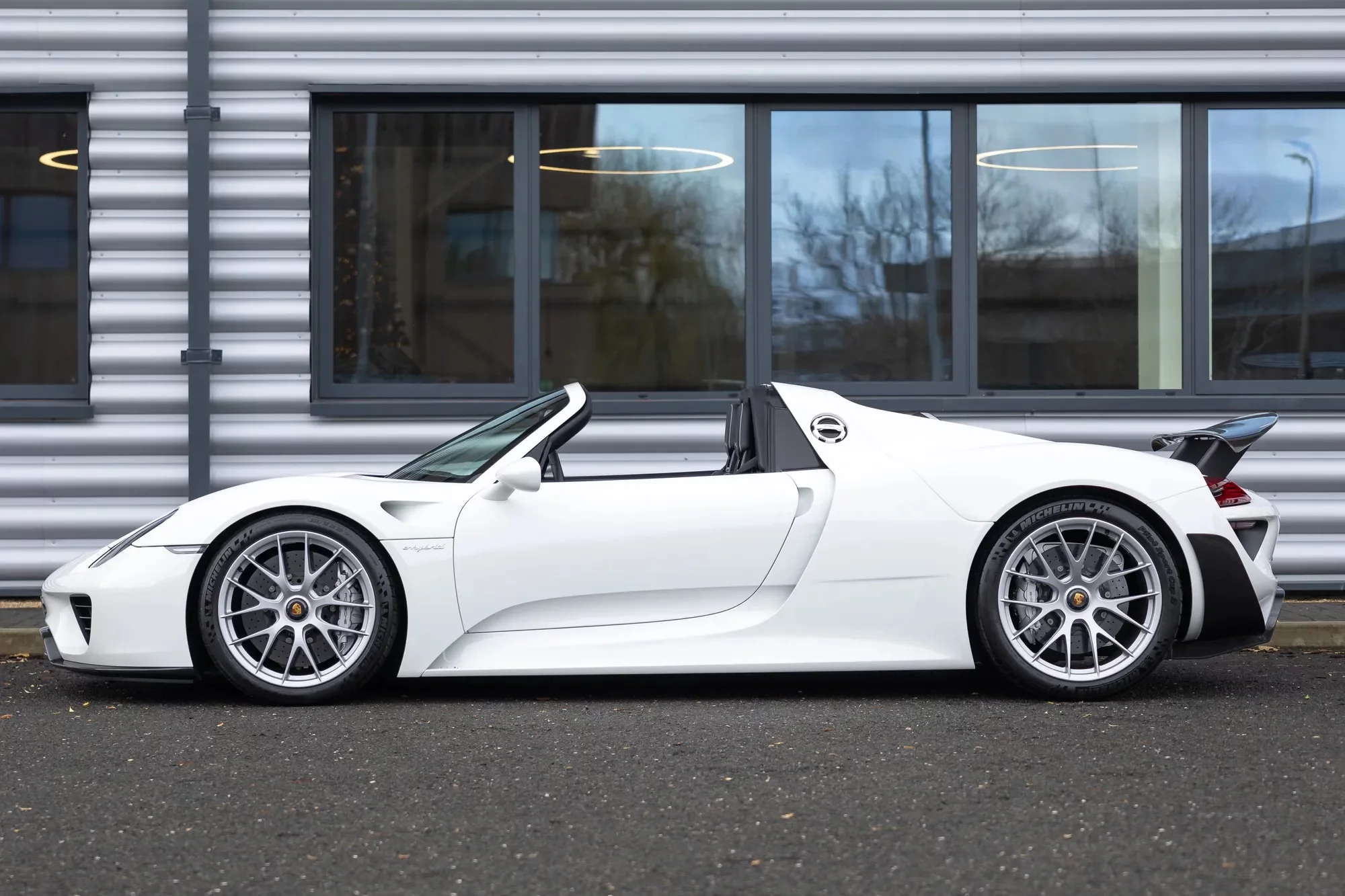 Grand Prix White Porsche 918 Spyder