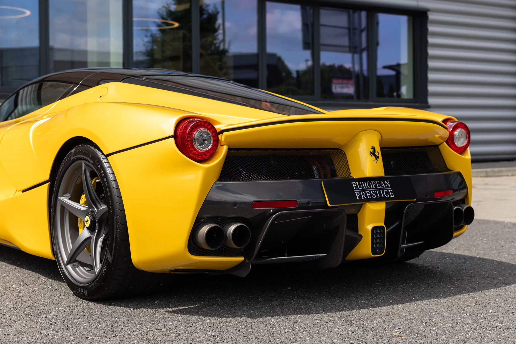 Giallo Triplo Strato Ferrari LaFerrari