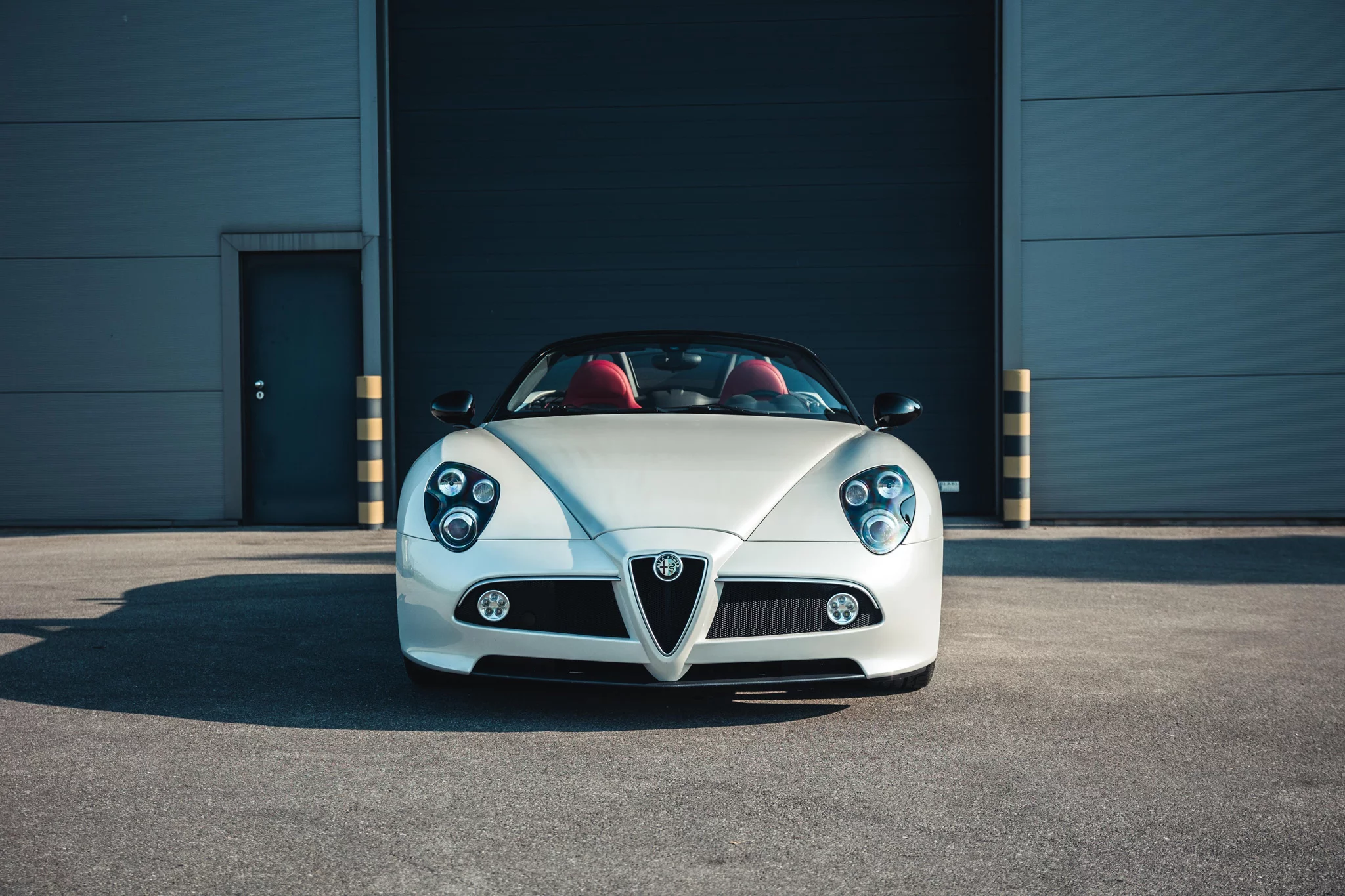 Bianco Madreperla Alfa Romeo 8C