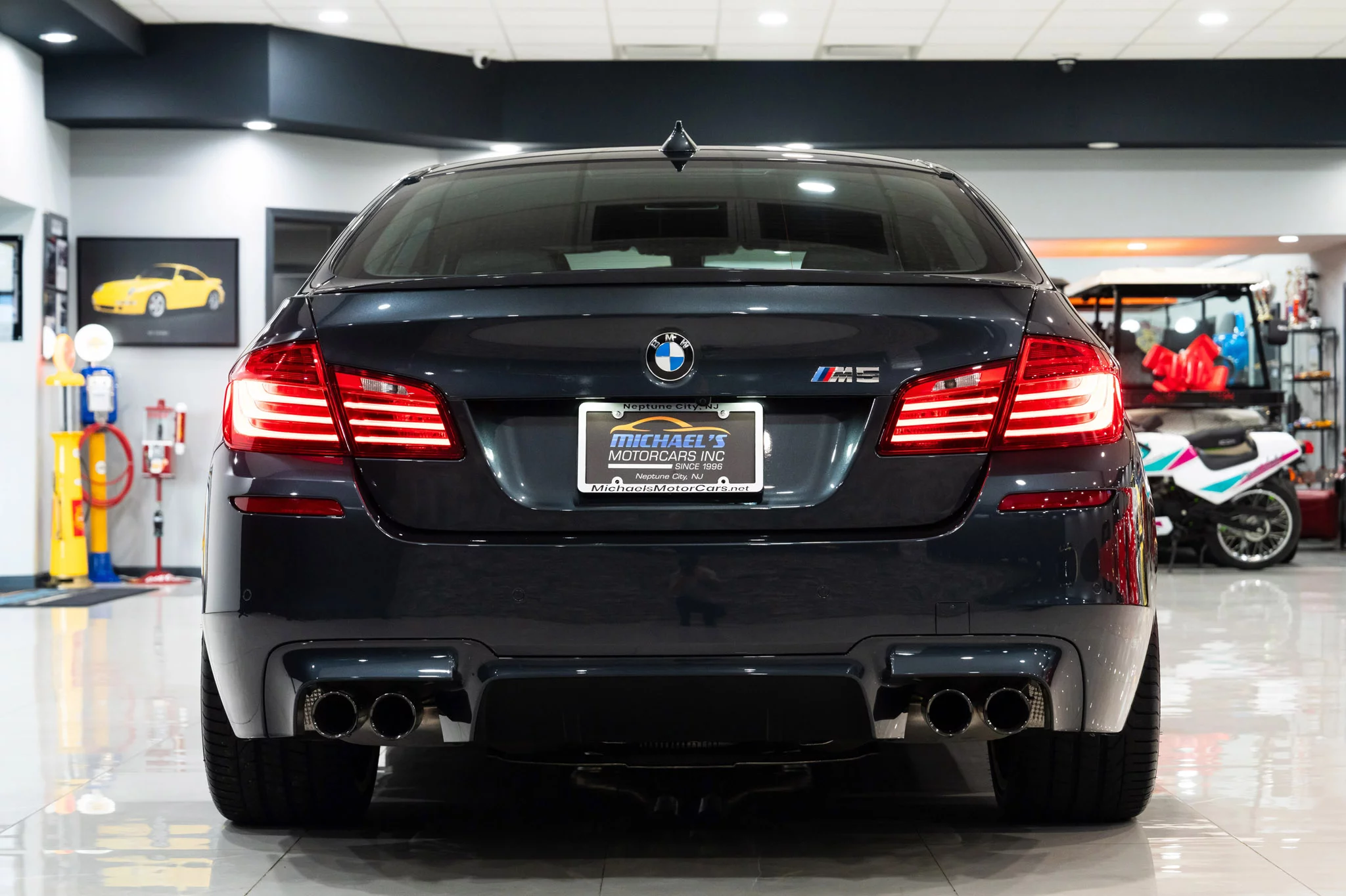 Singapore Grey BMW M5