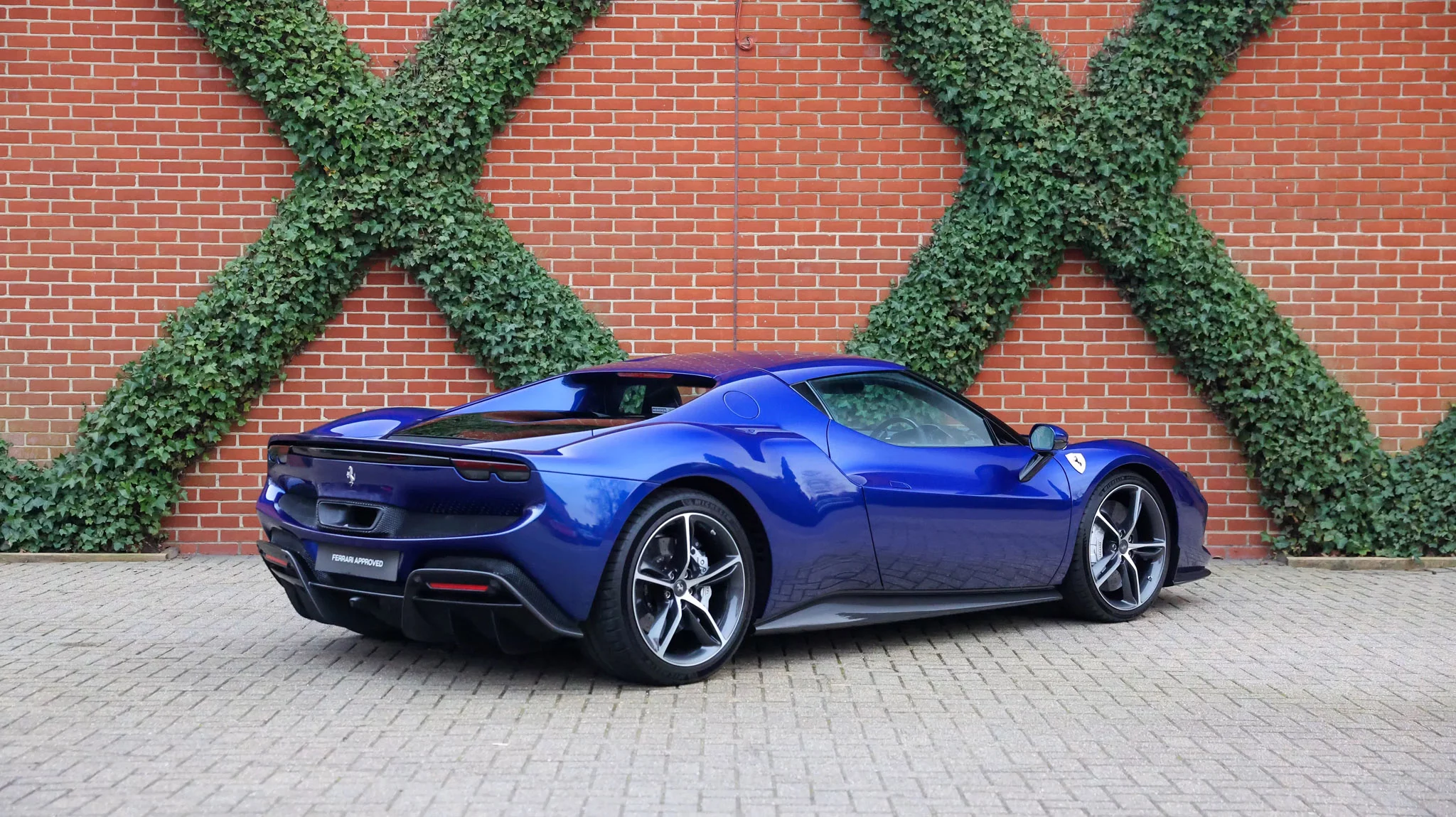 Blu Elettrico Ferrari 296