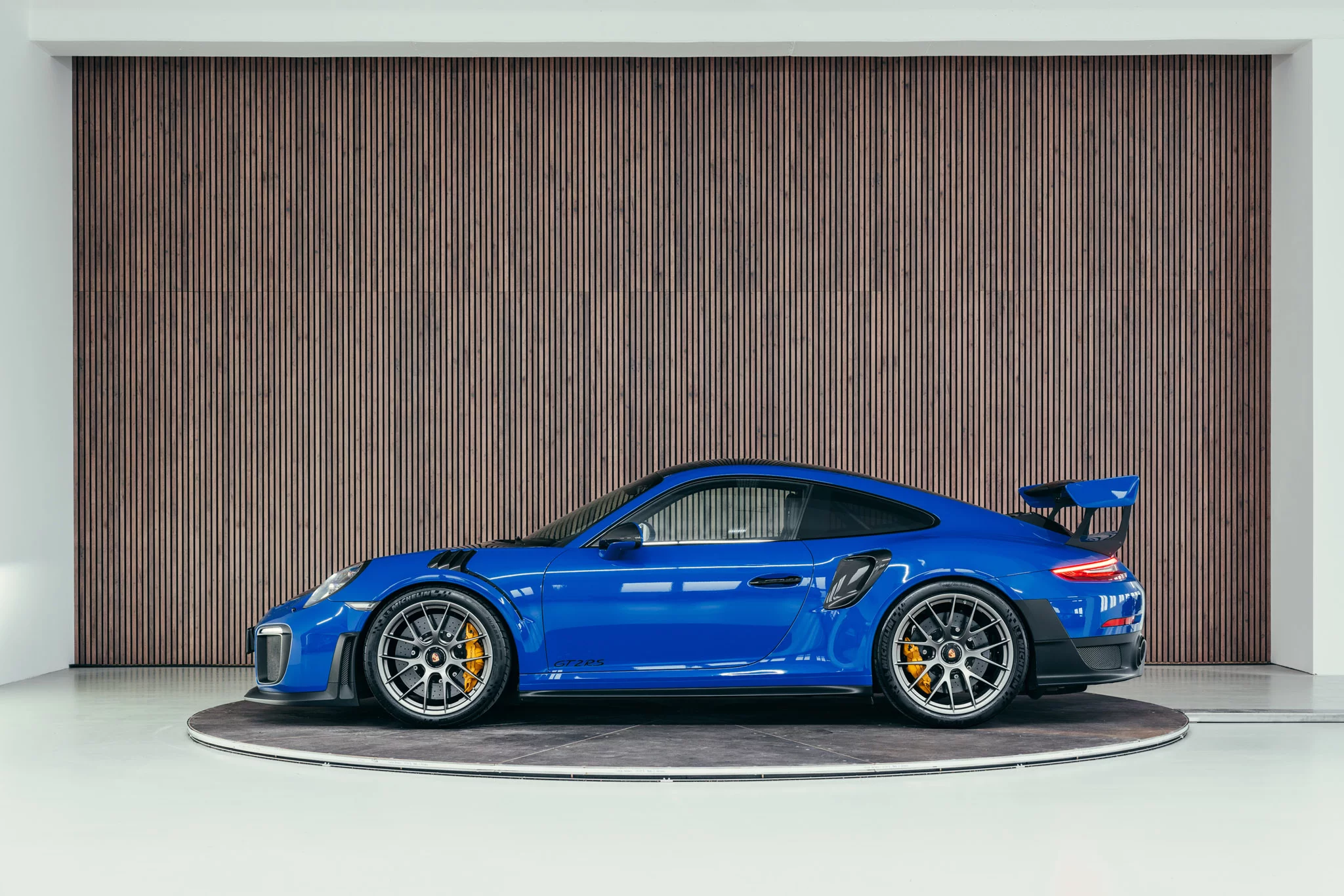 Club Blue Porsche 911 GT2 RS