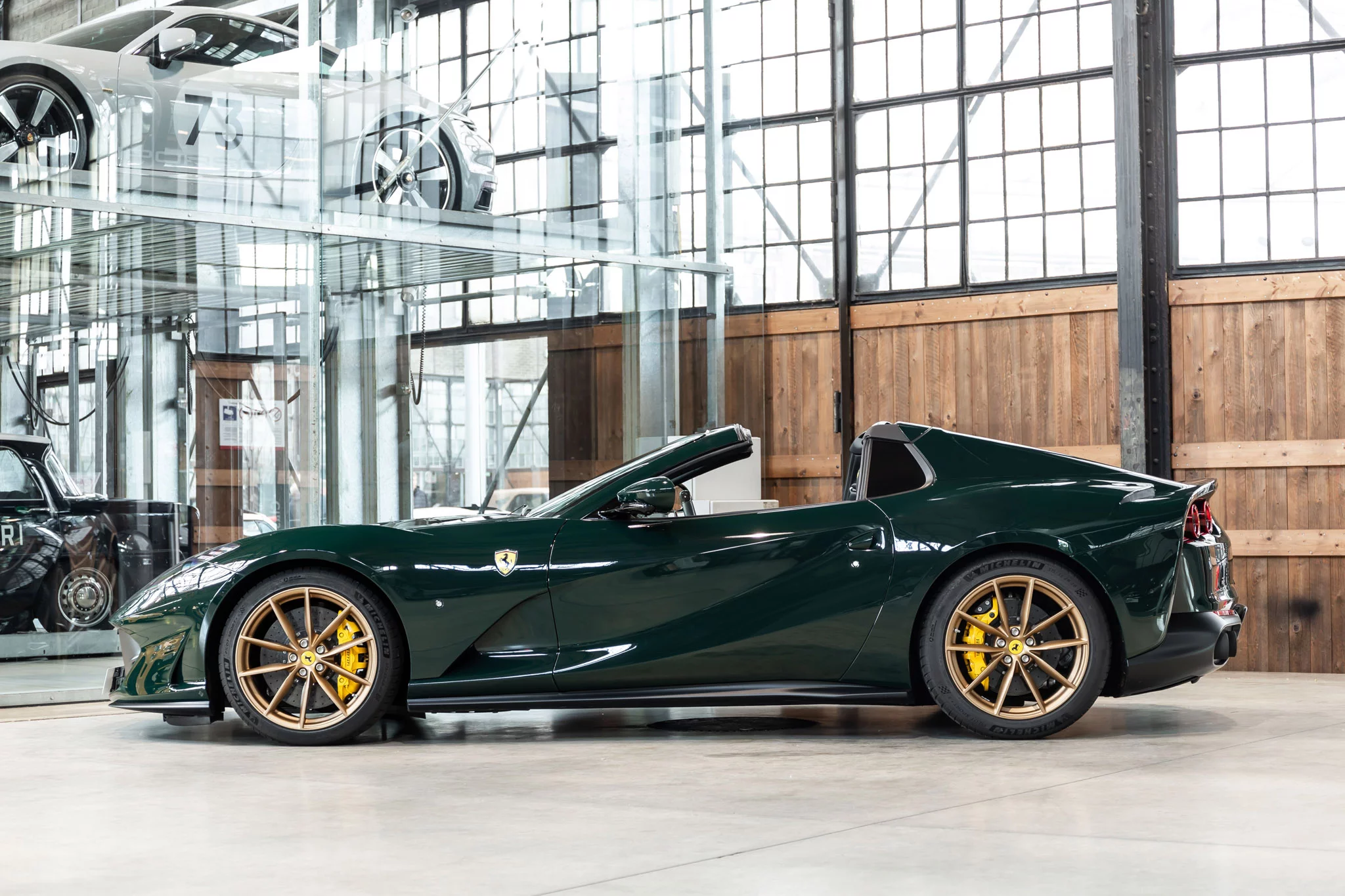 Verde British Racing Ferrari 812
