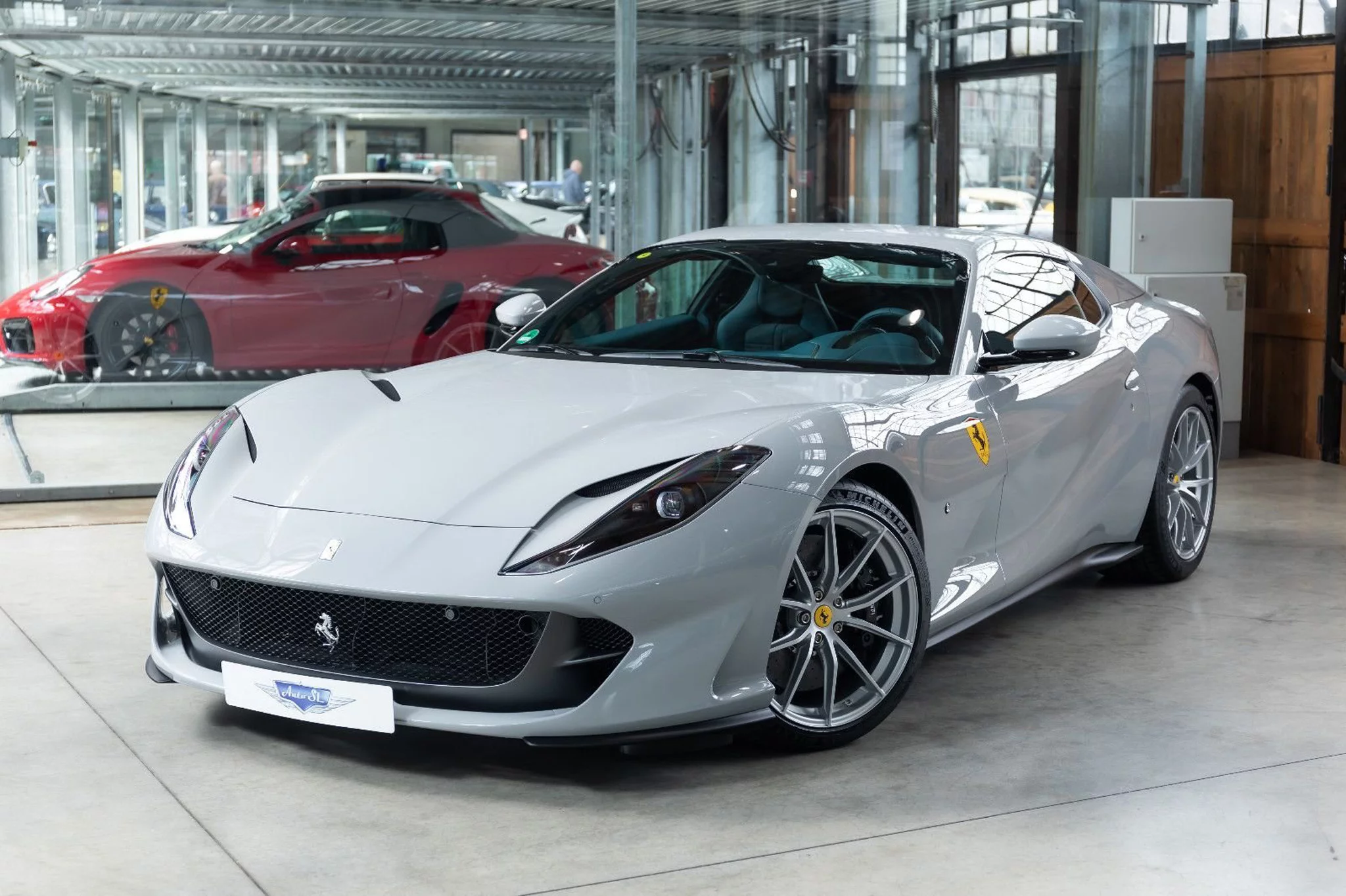 Grigio Squalo Ferrari 812