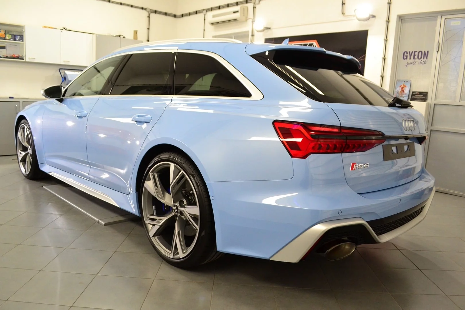 Frosted Glass Blue Audi RS6 Avant