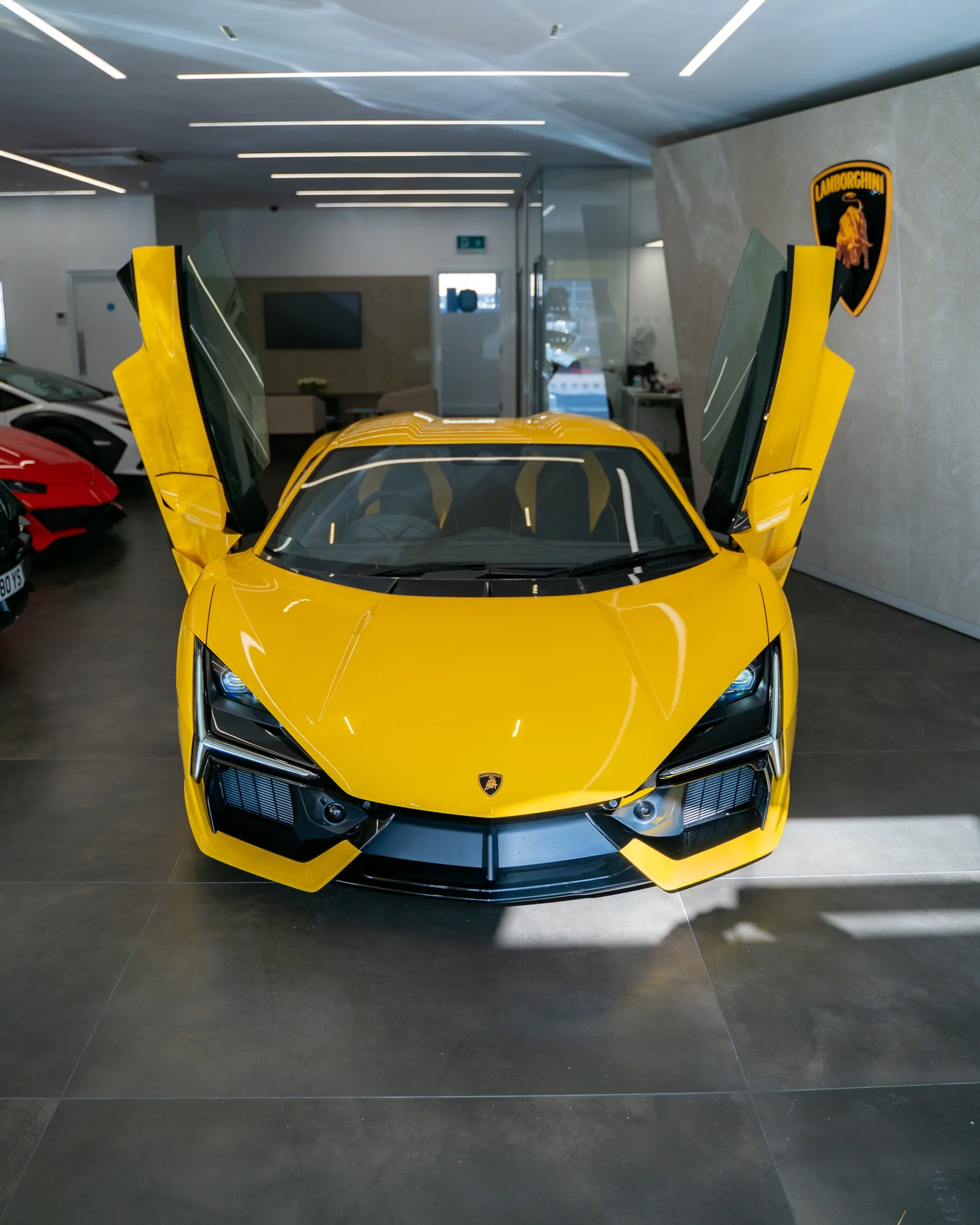 Giallo Inti Lamborghini Revuelto