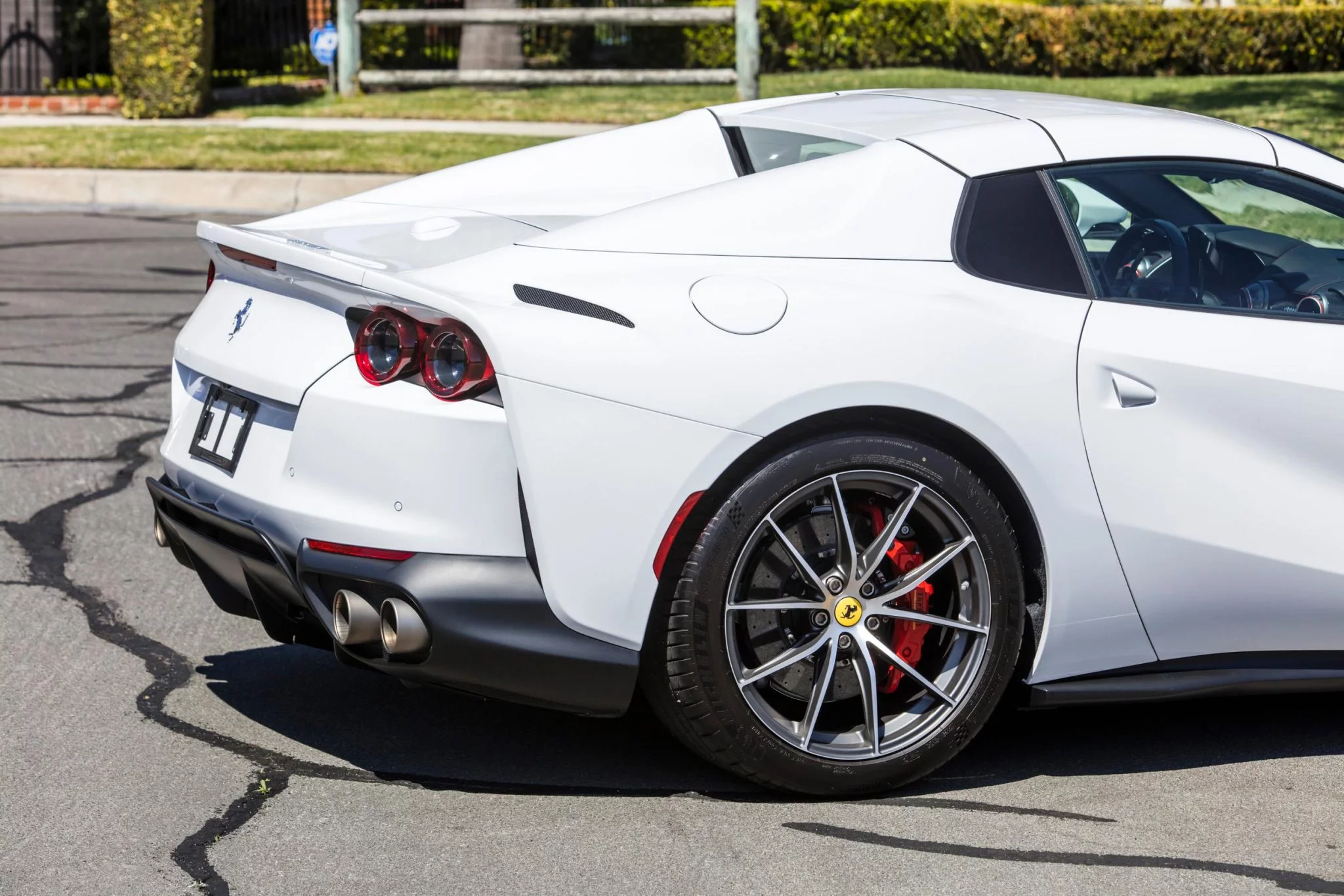 Bianco Cervino Ferrari 812